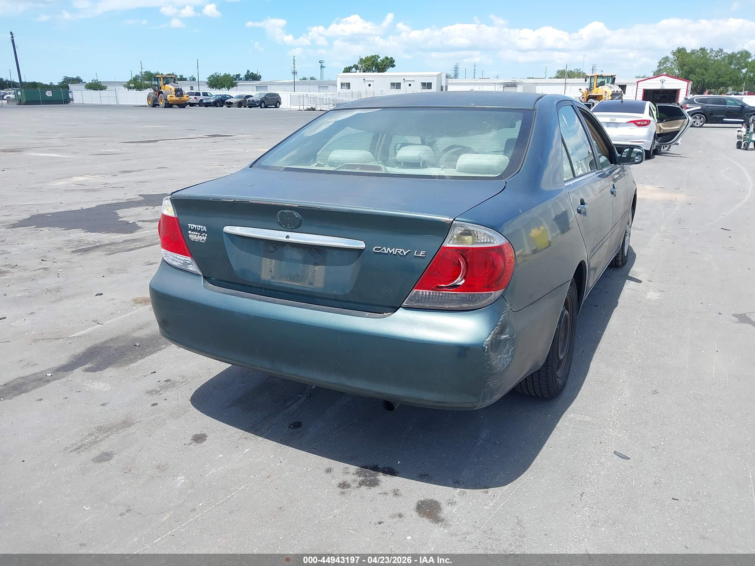 TOYOTA CAMRY image 4
