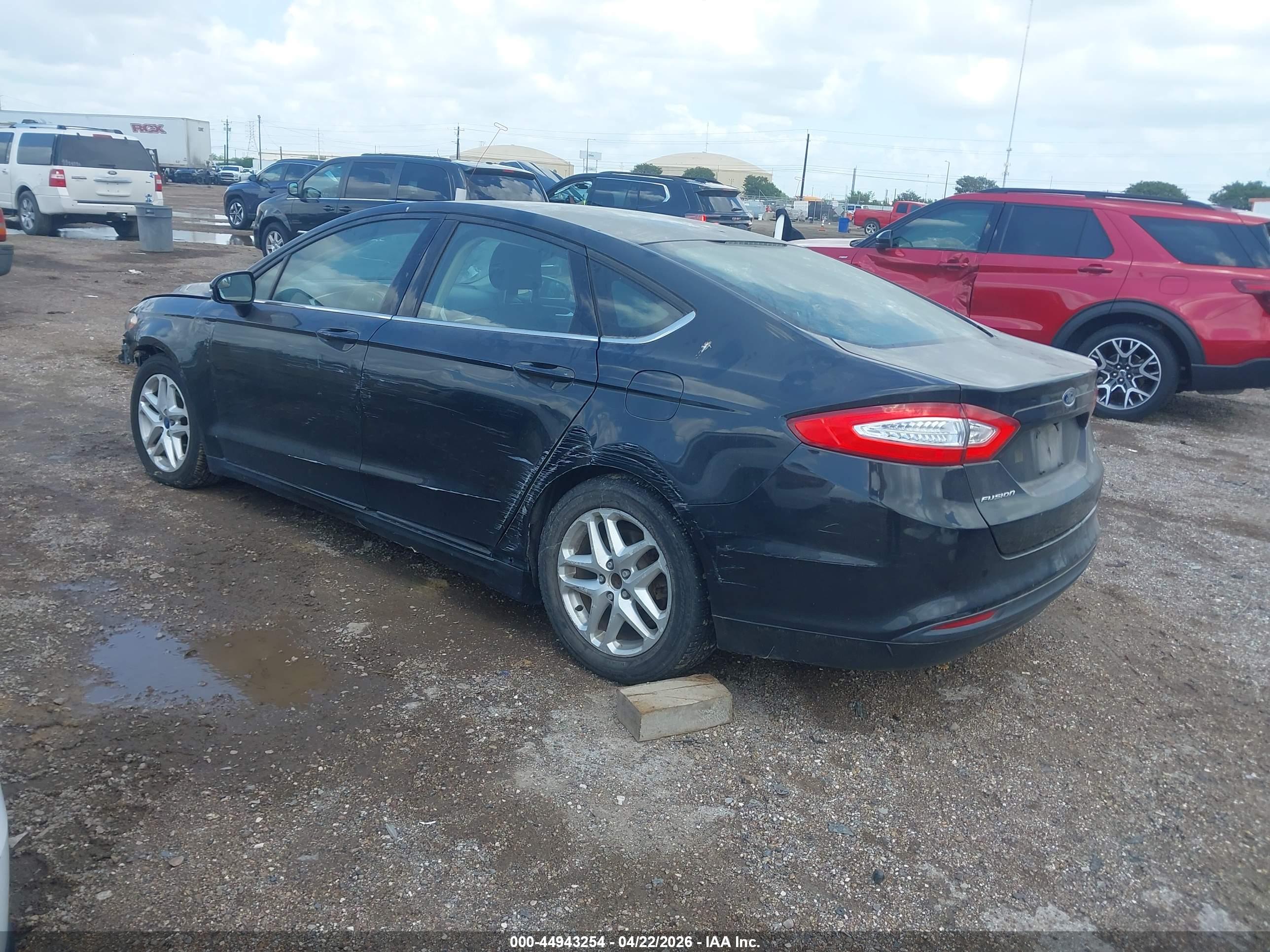 FORD FUSION image 3