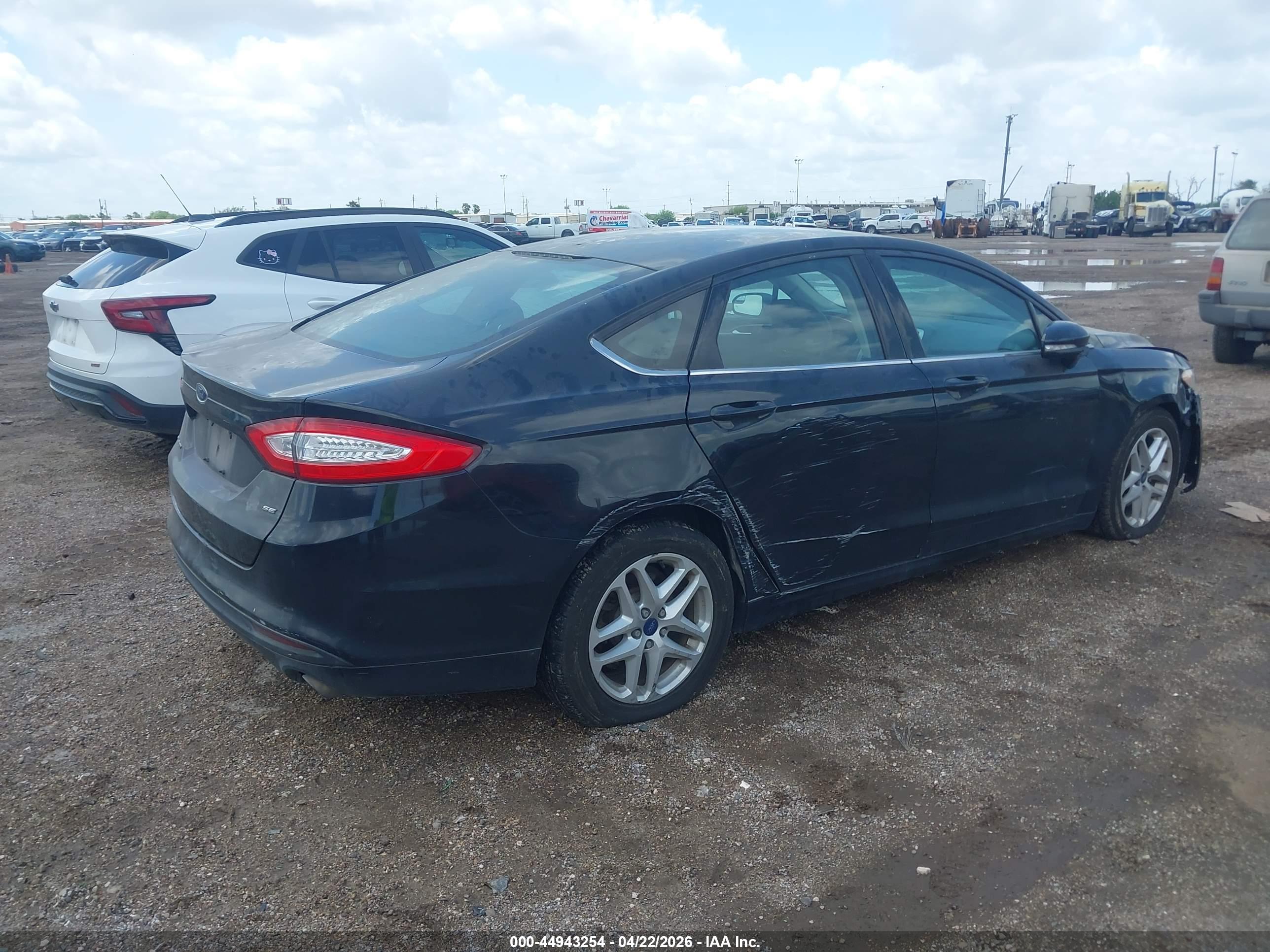 FORD FUSION image 4