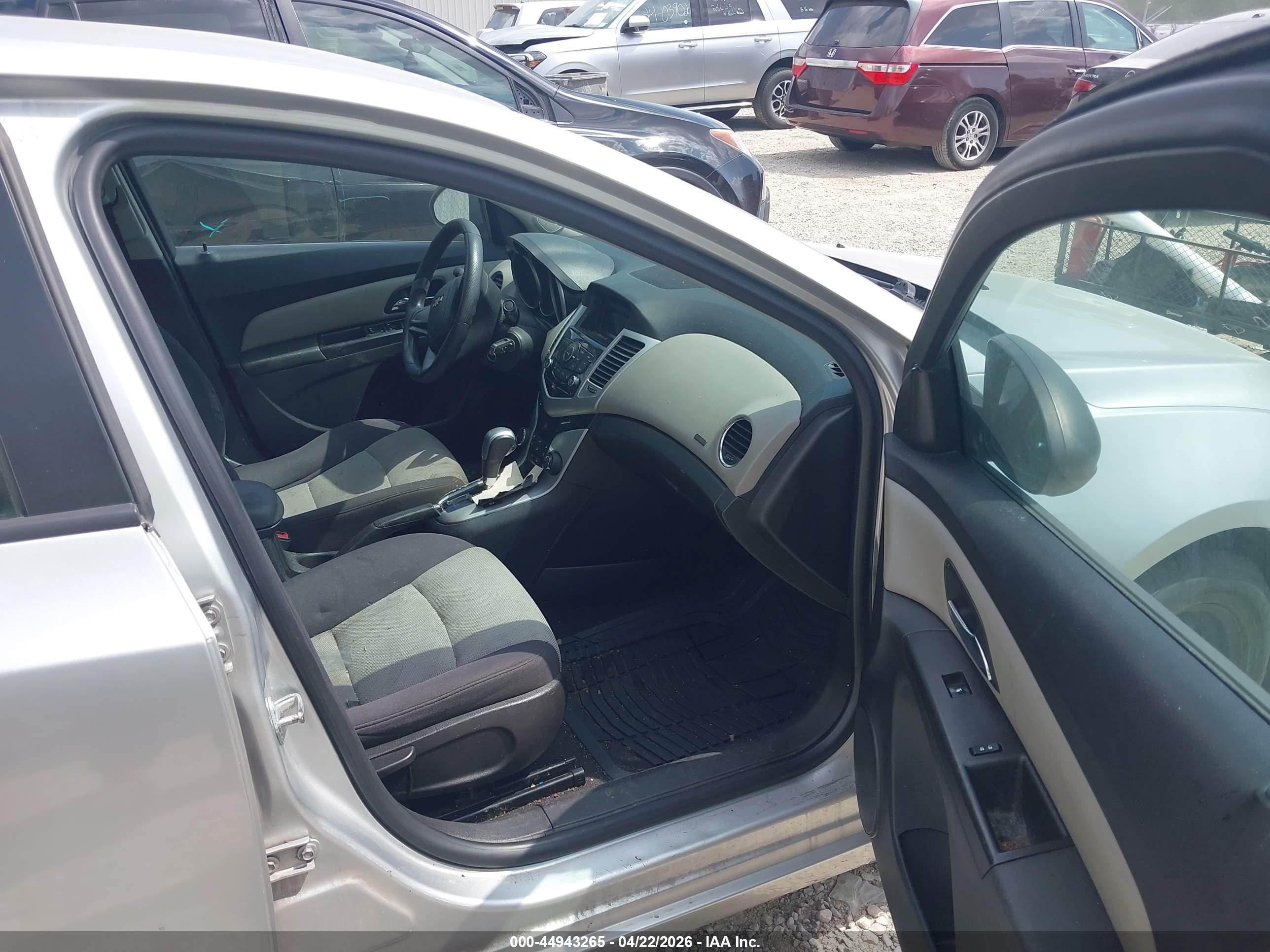 CHEVROLET CRUZE image 5