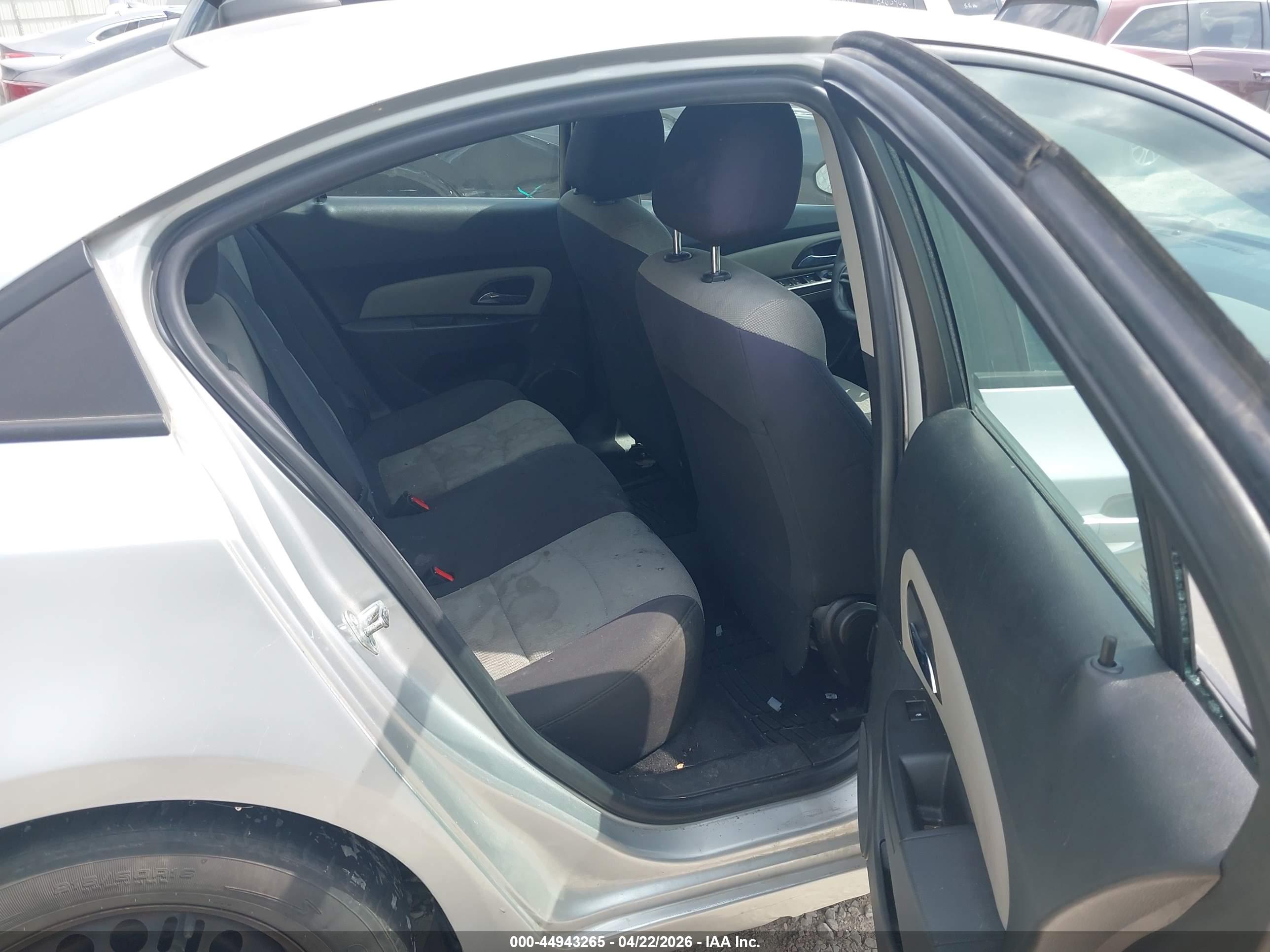 CHEVROLET CRUZE image 8