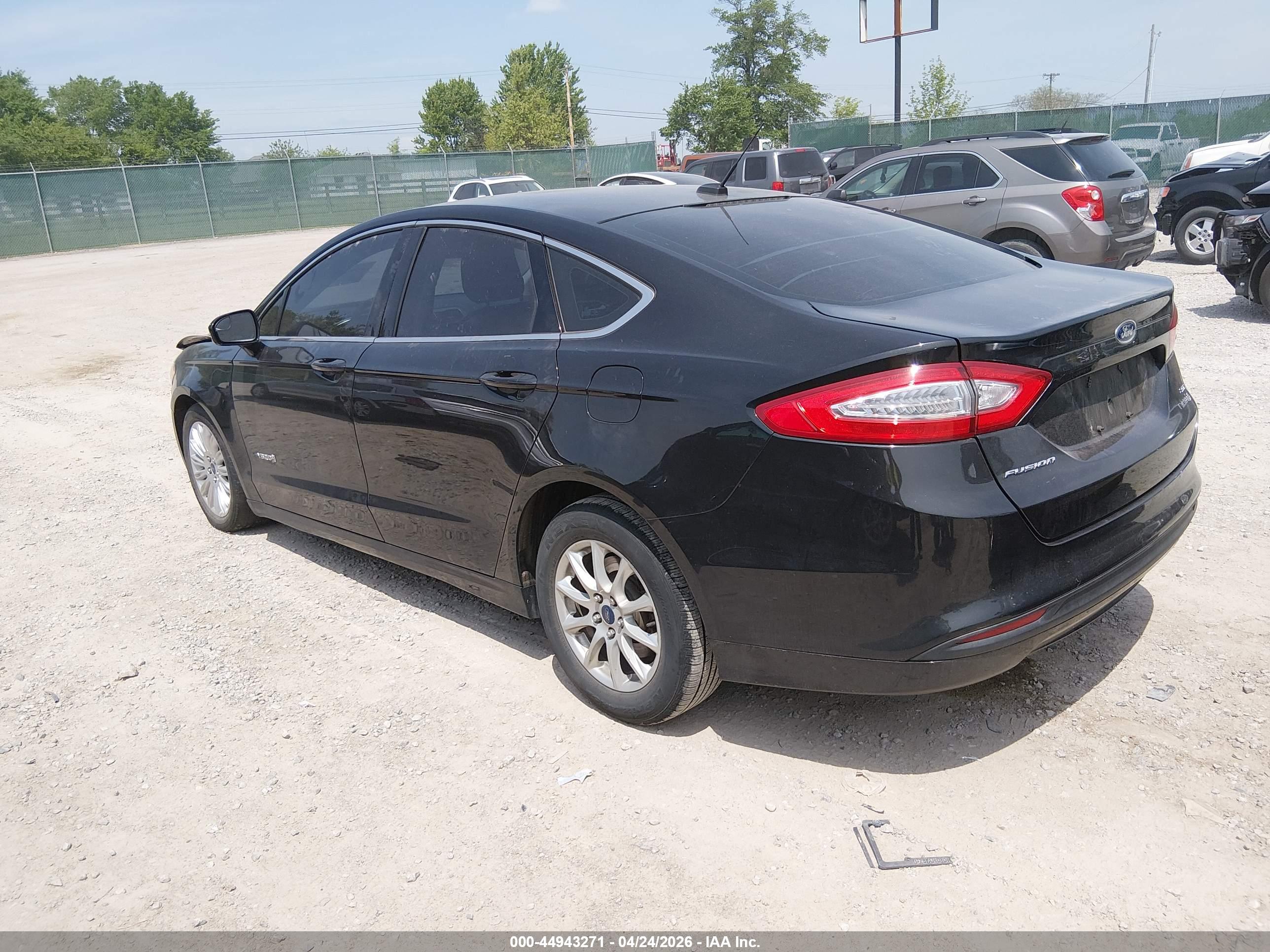 FORD FUSION image 3