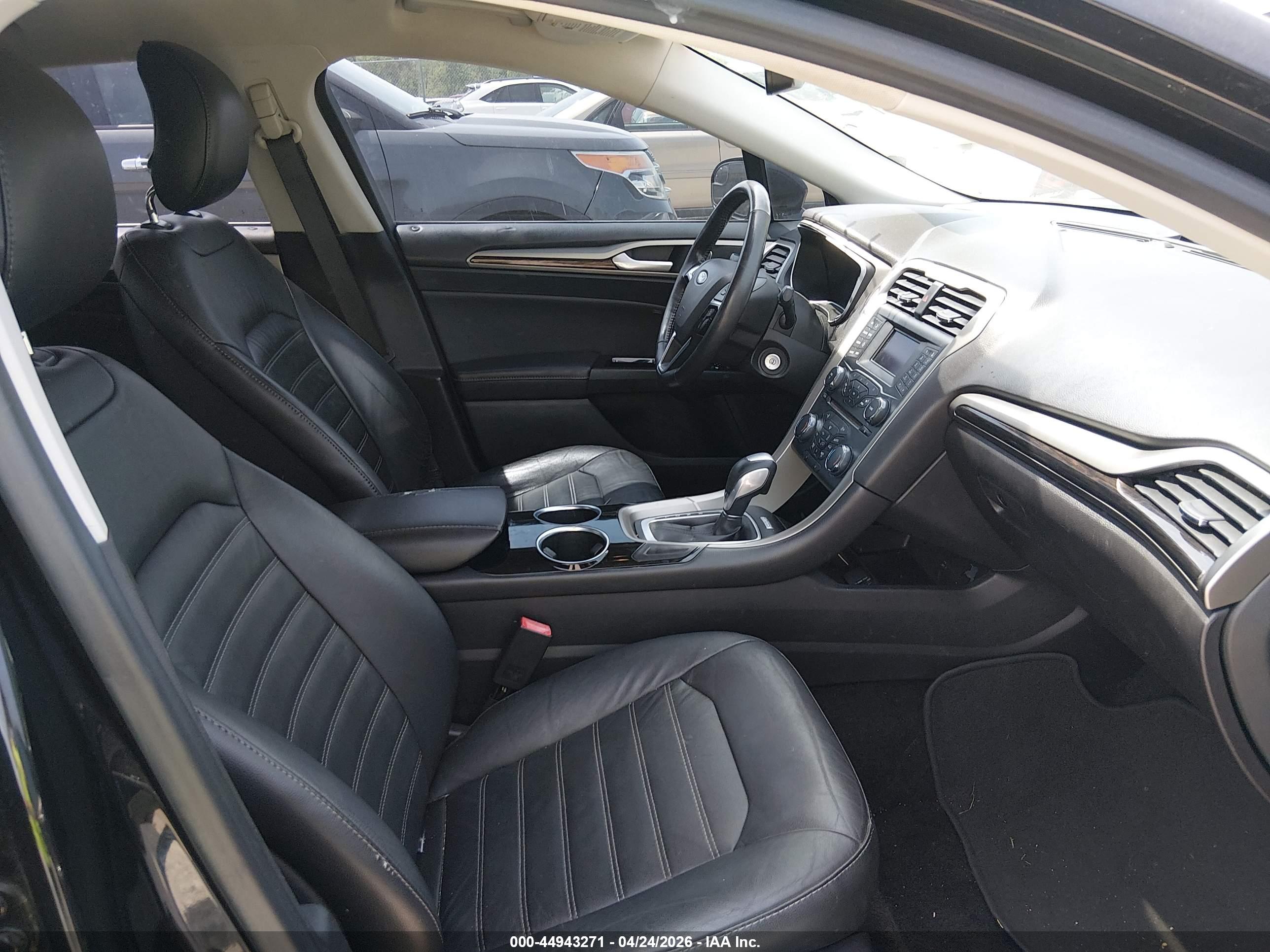FORD FUSION image 5