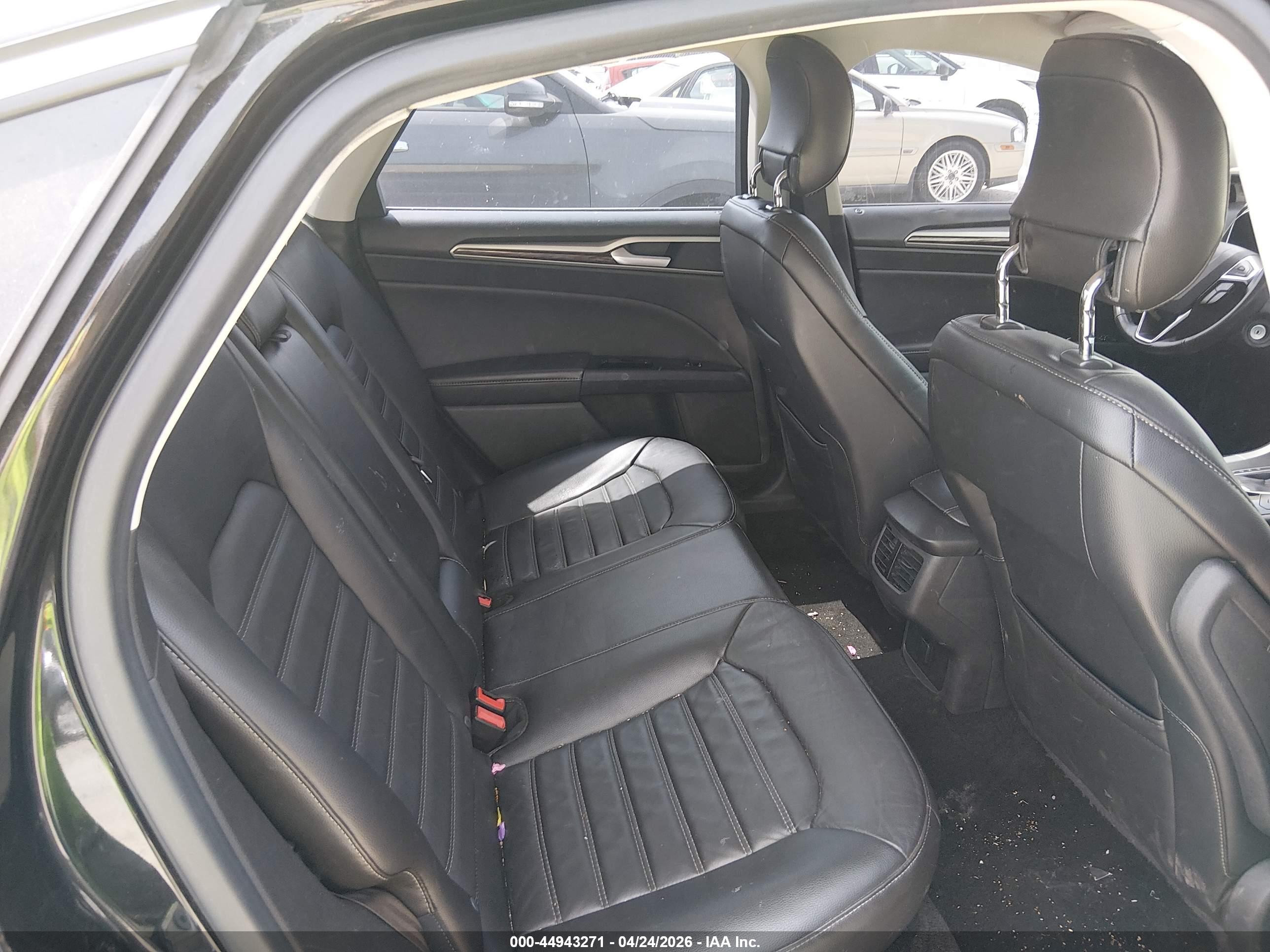 FORD FUSION image 8