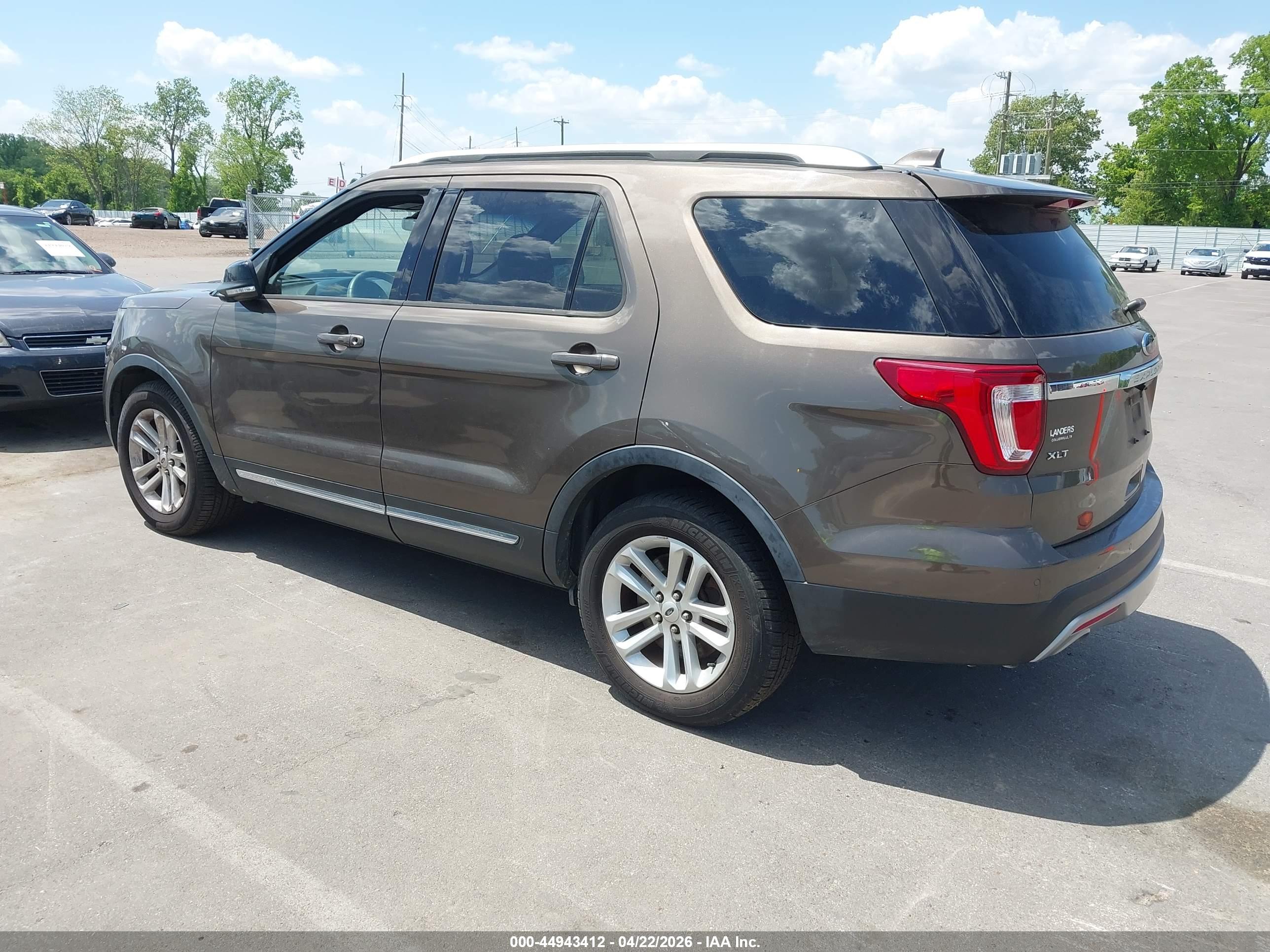 FORD EXPLORER image 3