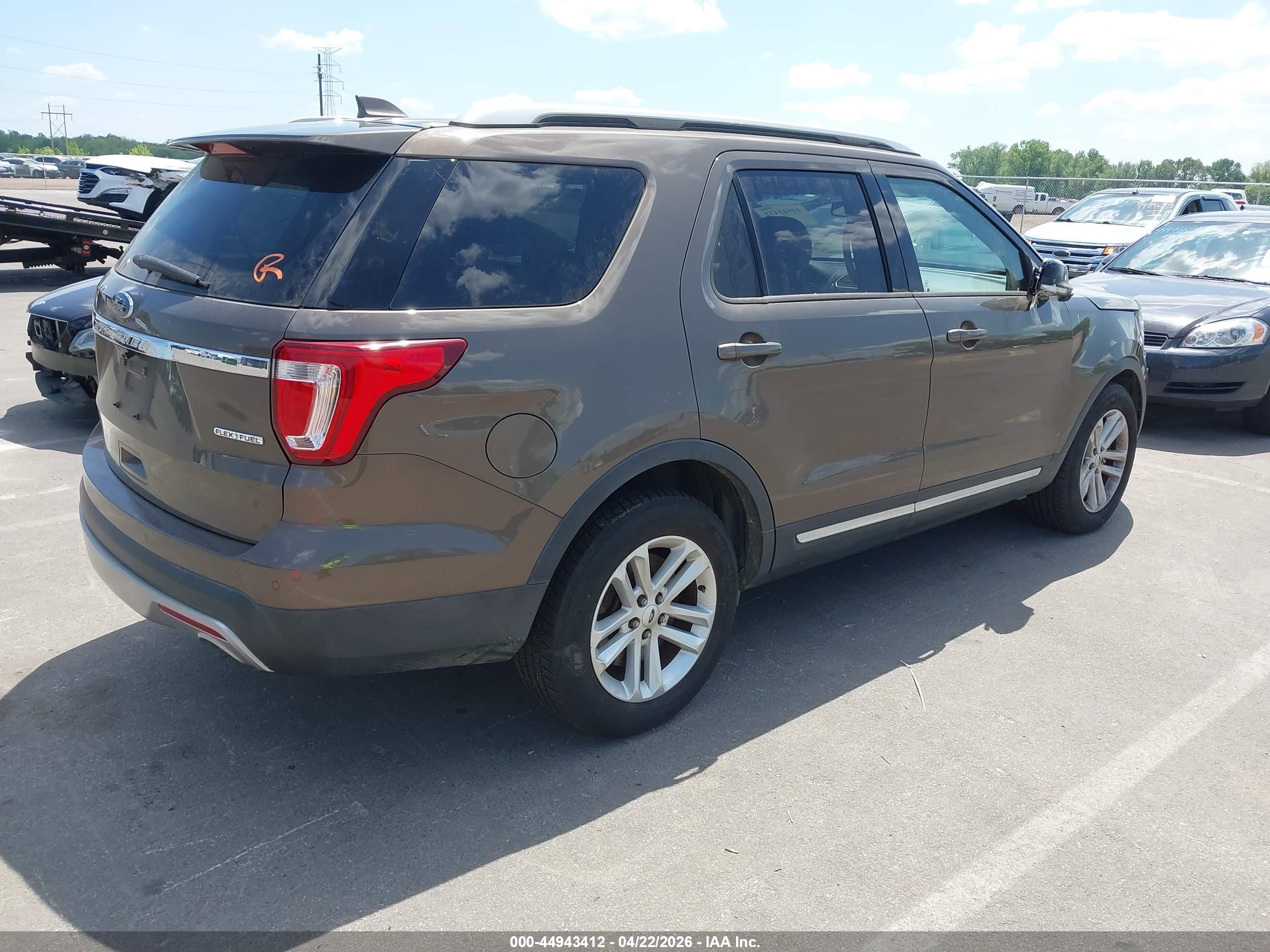 FORD EXPLORER image 4