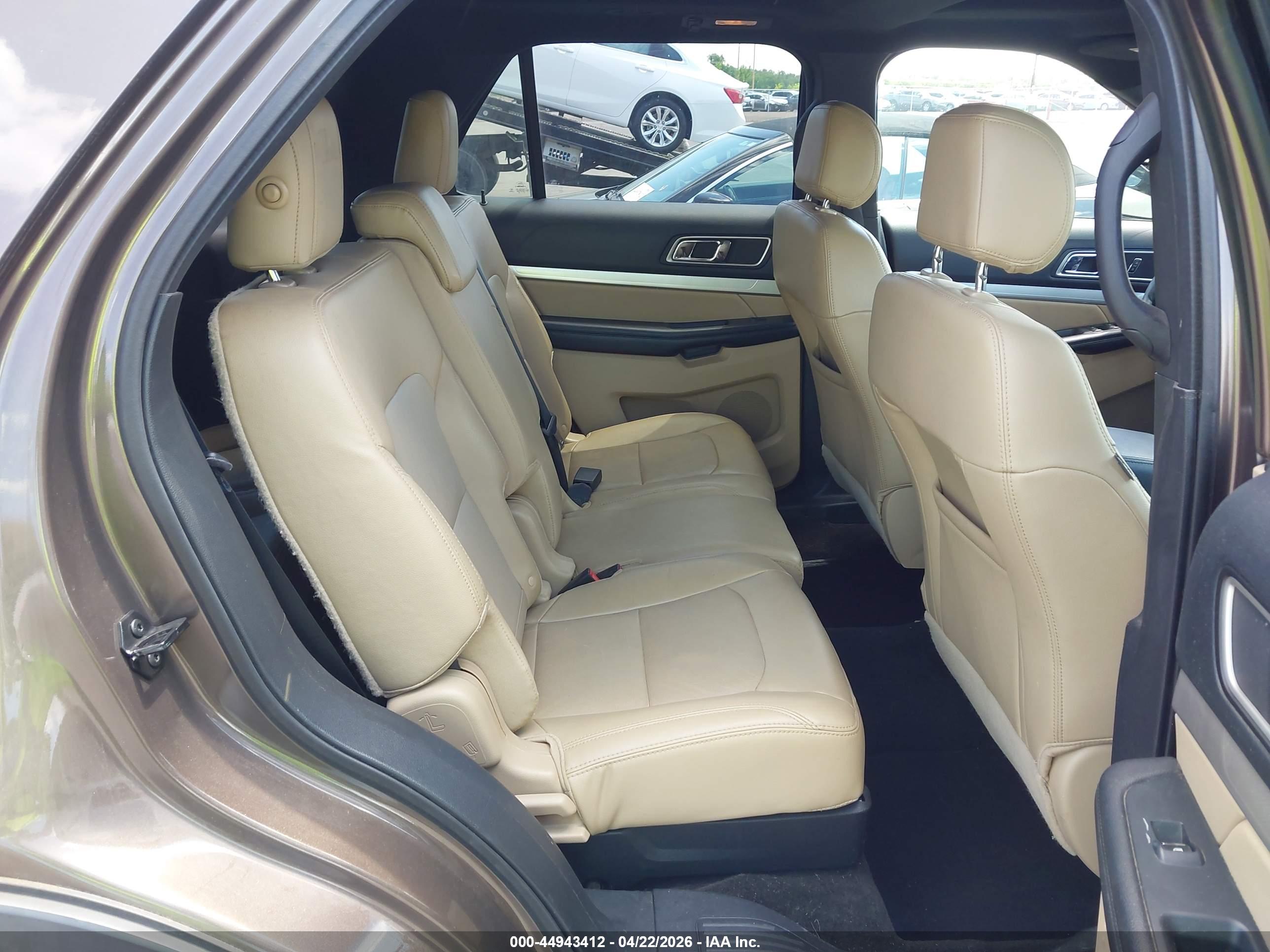 FORD EXPLORER image 8