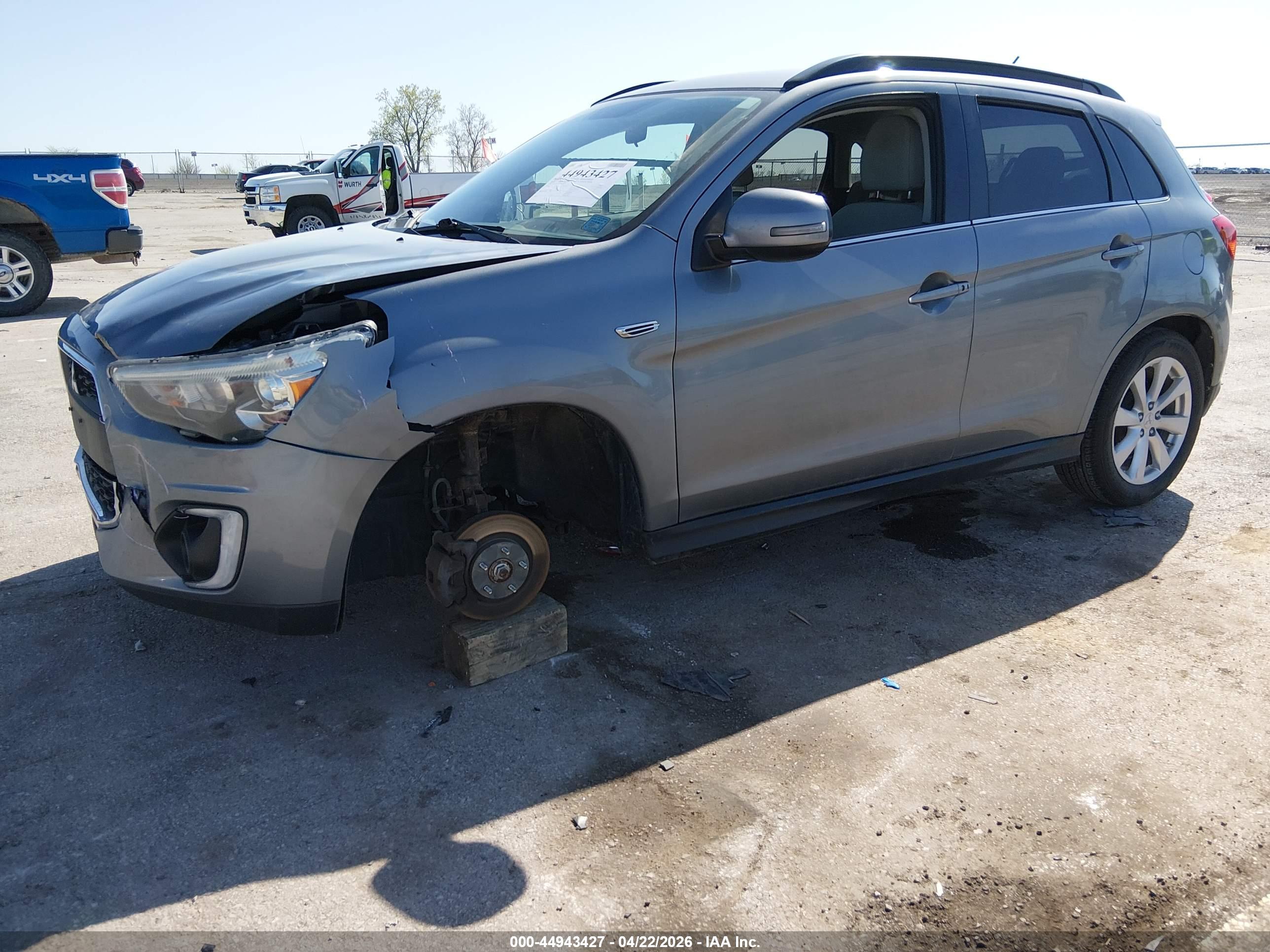 MITSUBISHI OUTLANDER image 2