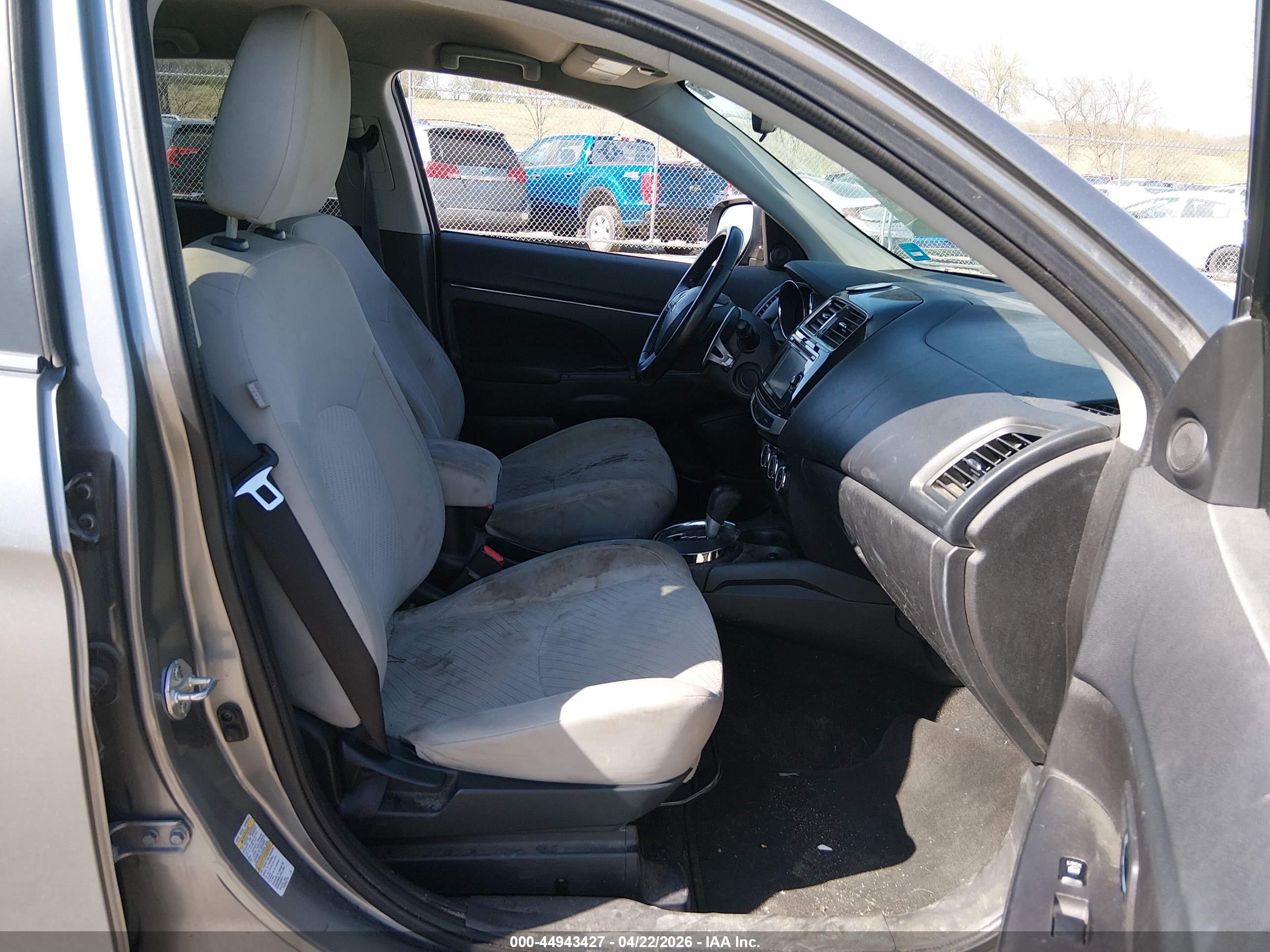 MITSUBISHI OUTLANDER image 5
