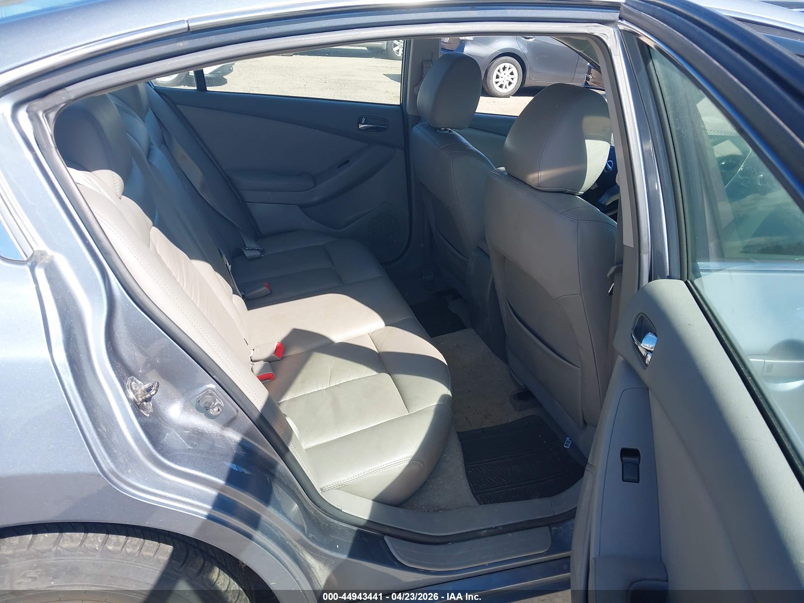 NISSAN ALTIMA image 8