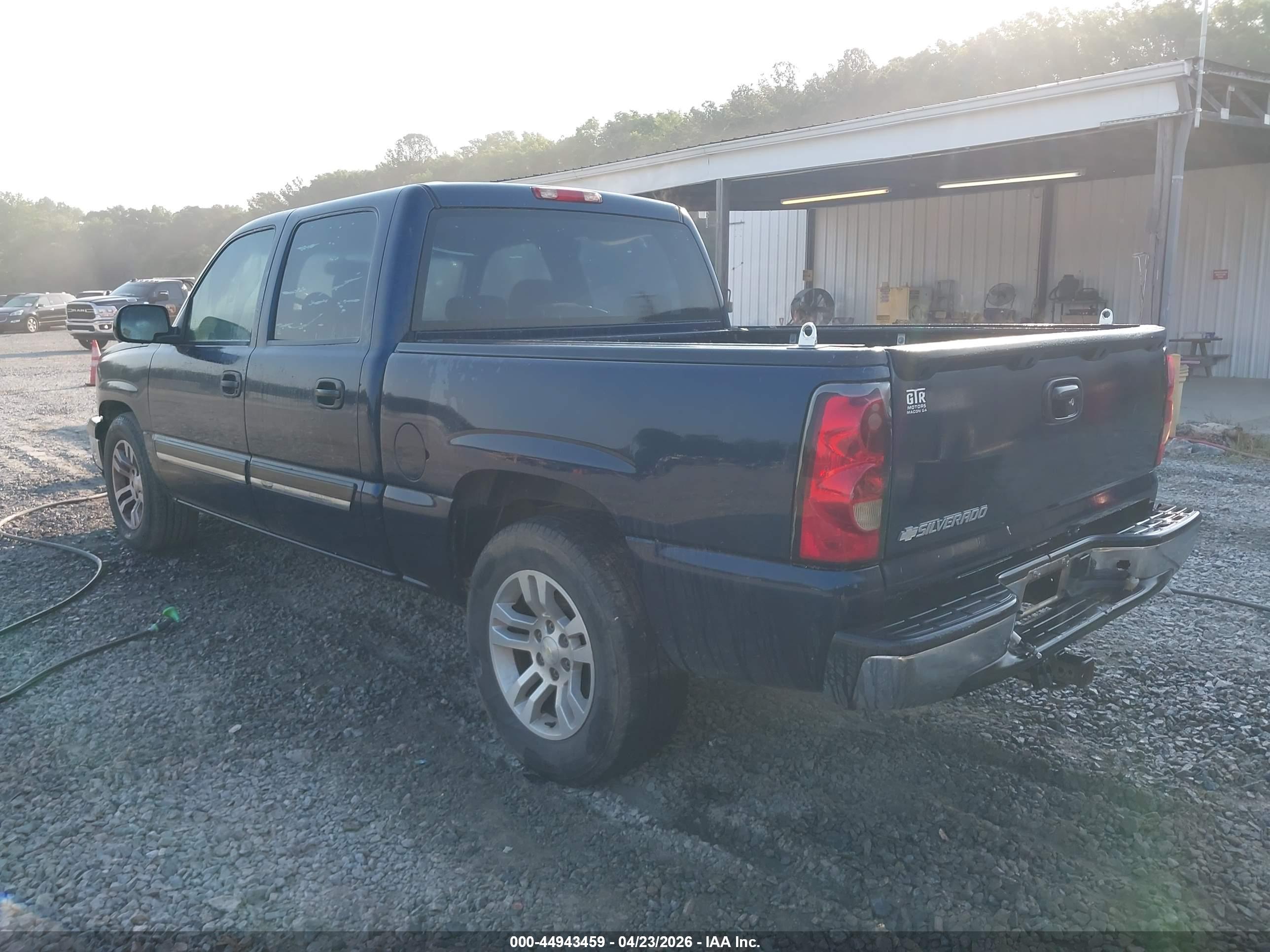 CHEVROLET SILVERADO image 3