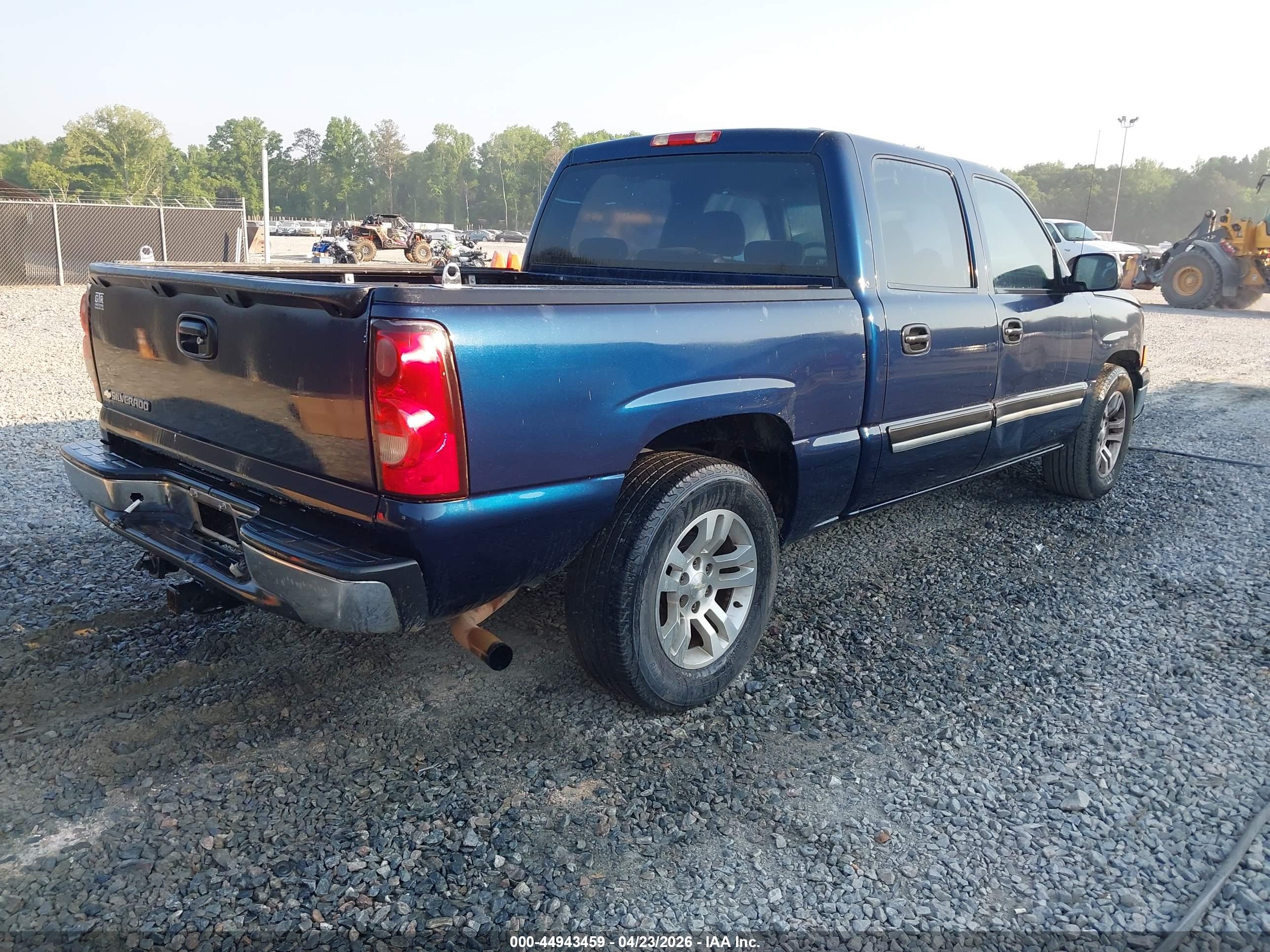 CHEVROLET SILVERADO image 4