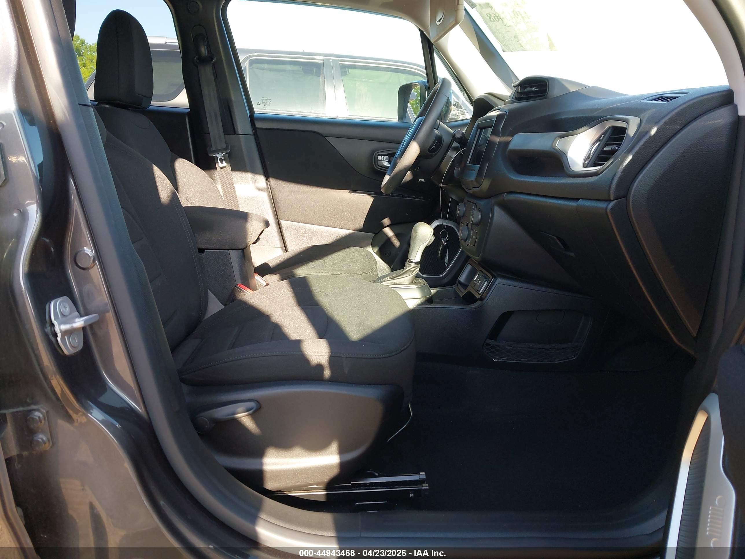 JEEP RENEGADE image 5