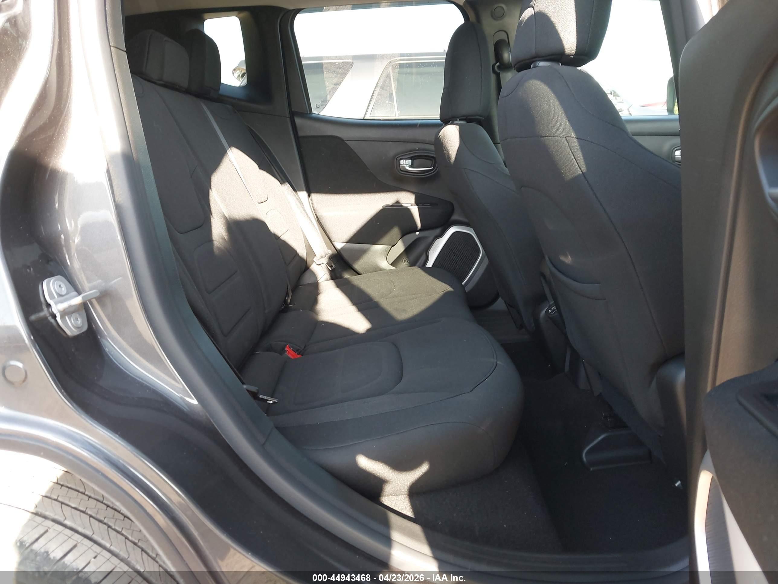 JEEP RENEGADE image 8