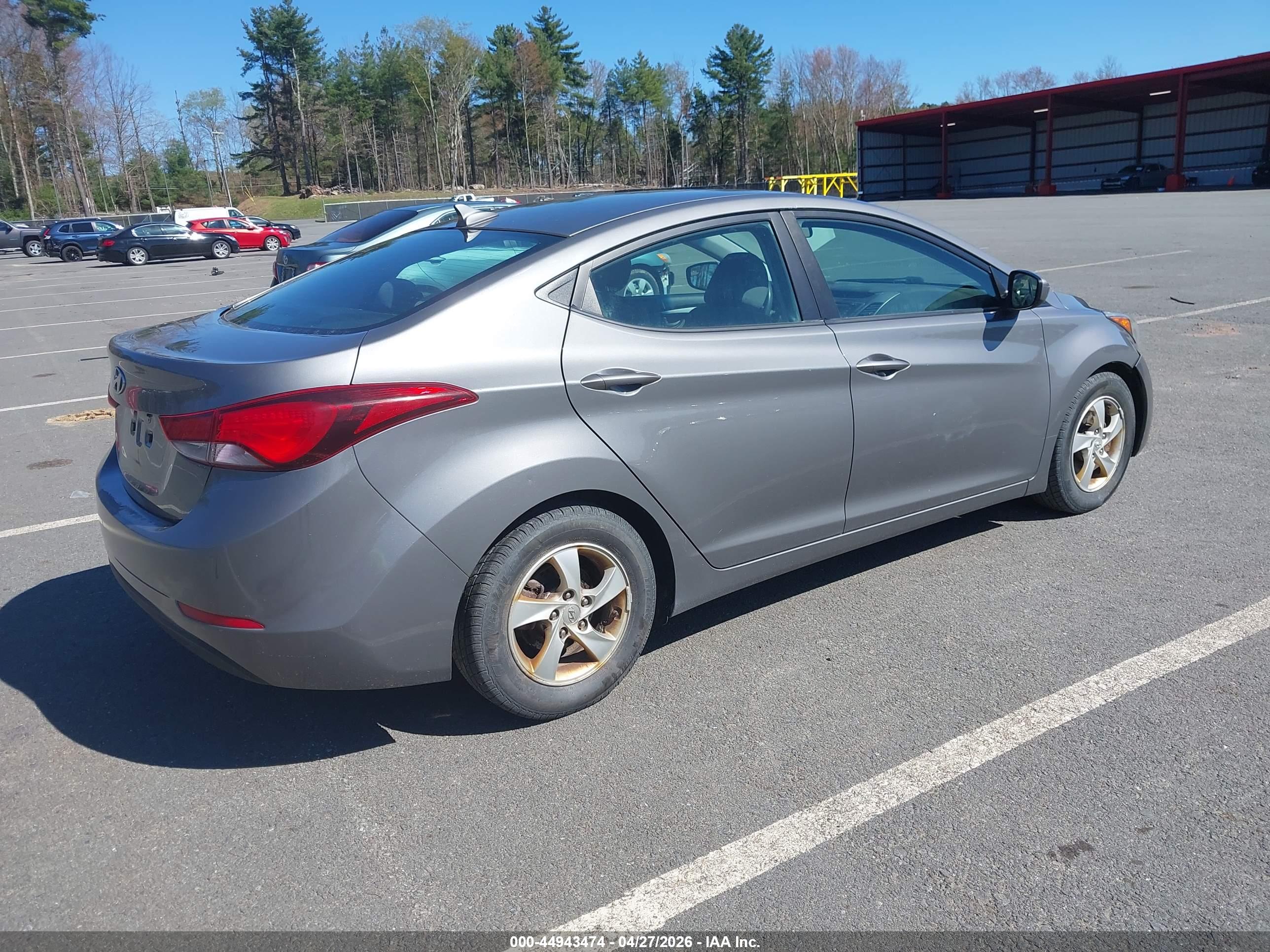 HYUNDAI ELANTRA image 4