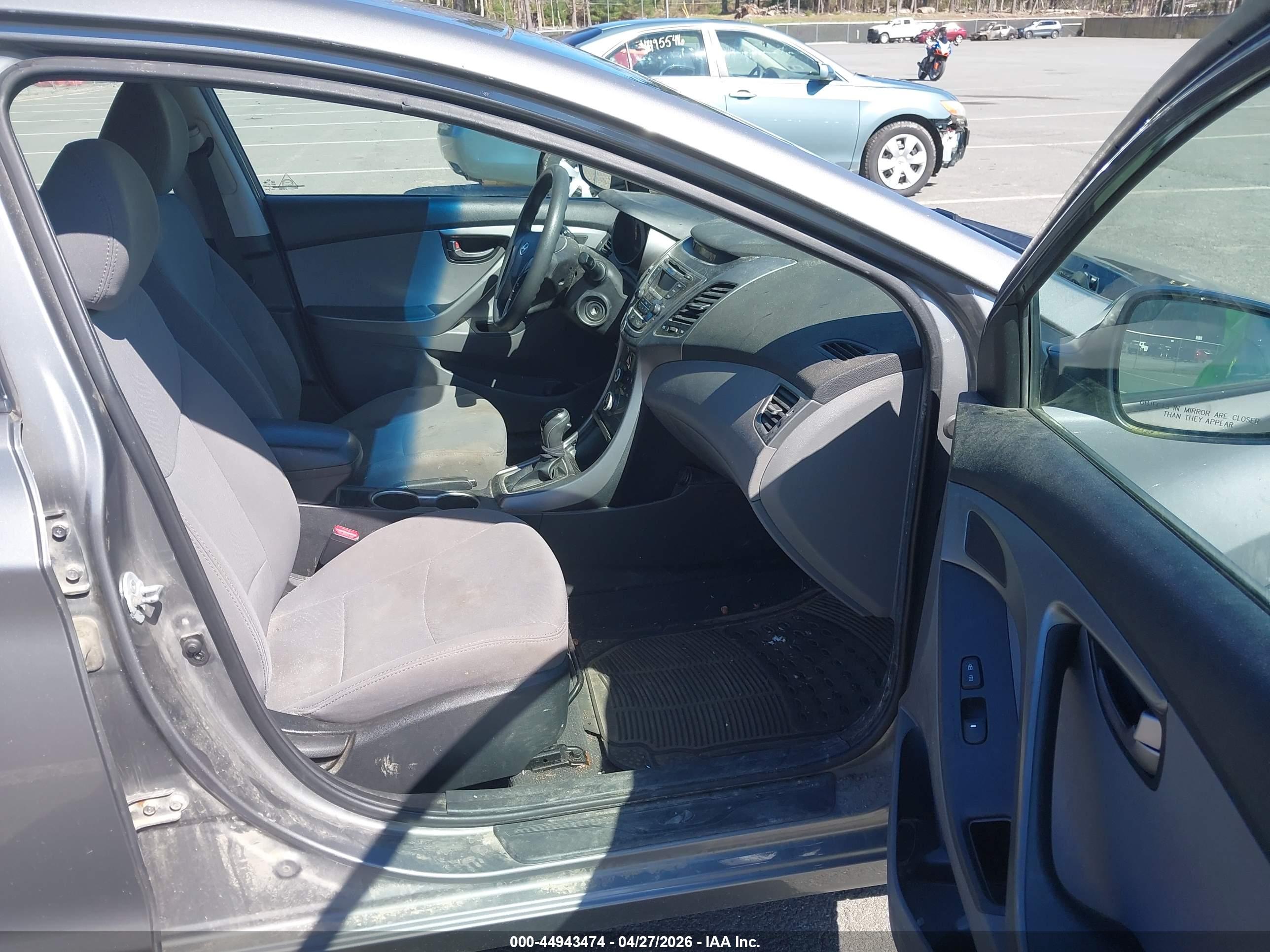 HYUNDAI ELANTRA image 5