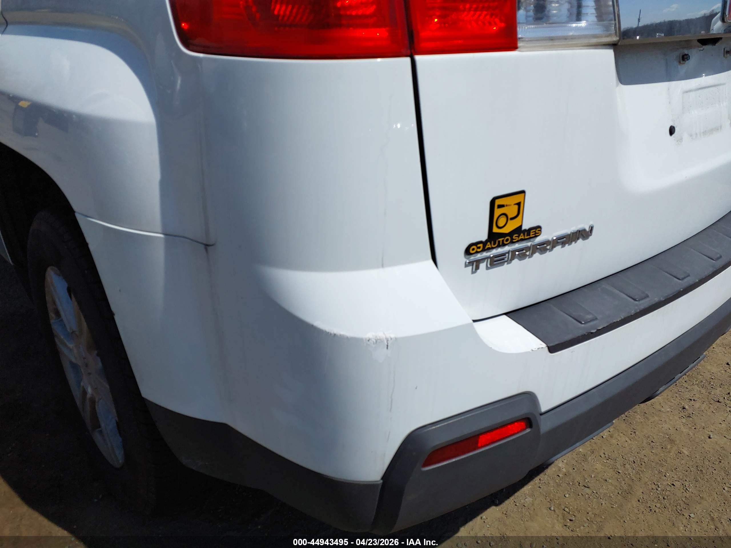 GMC TERRAIN image 6