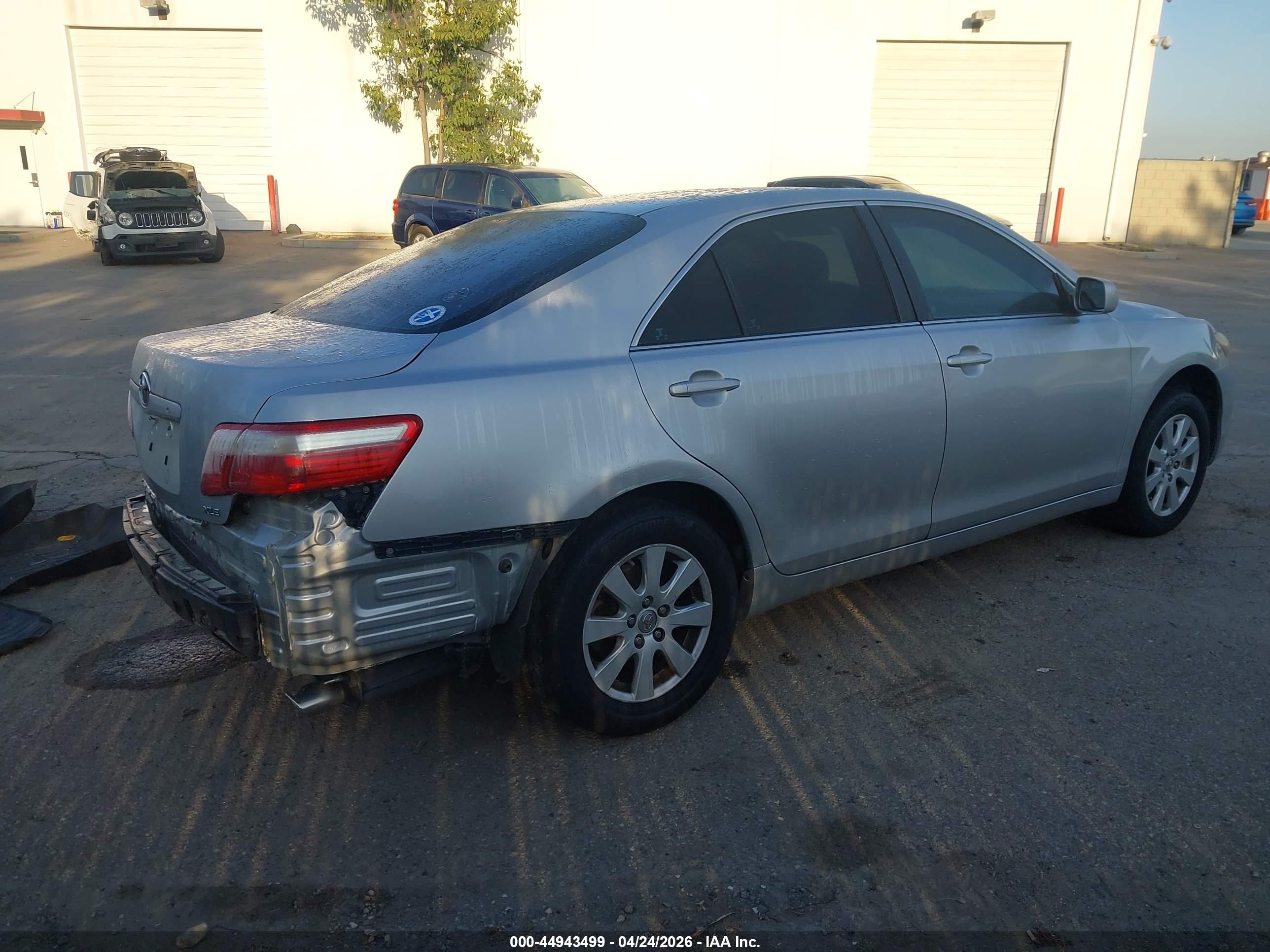 TOYOTA CAMRY image 4