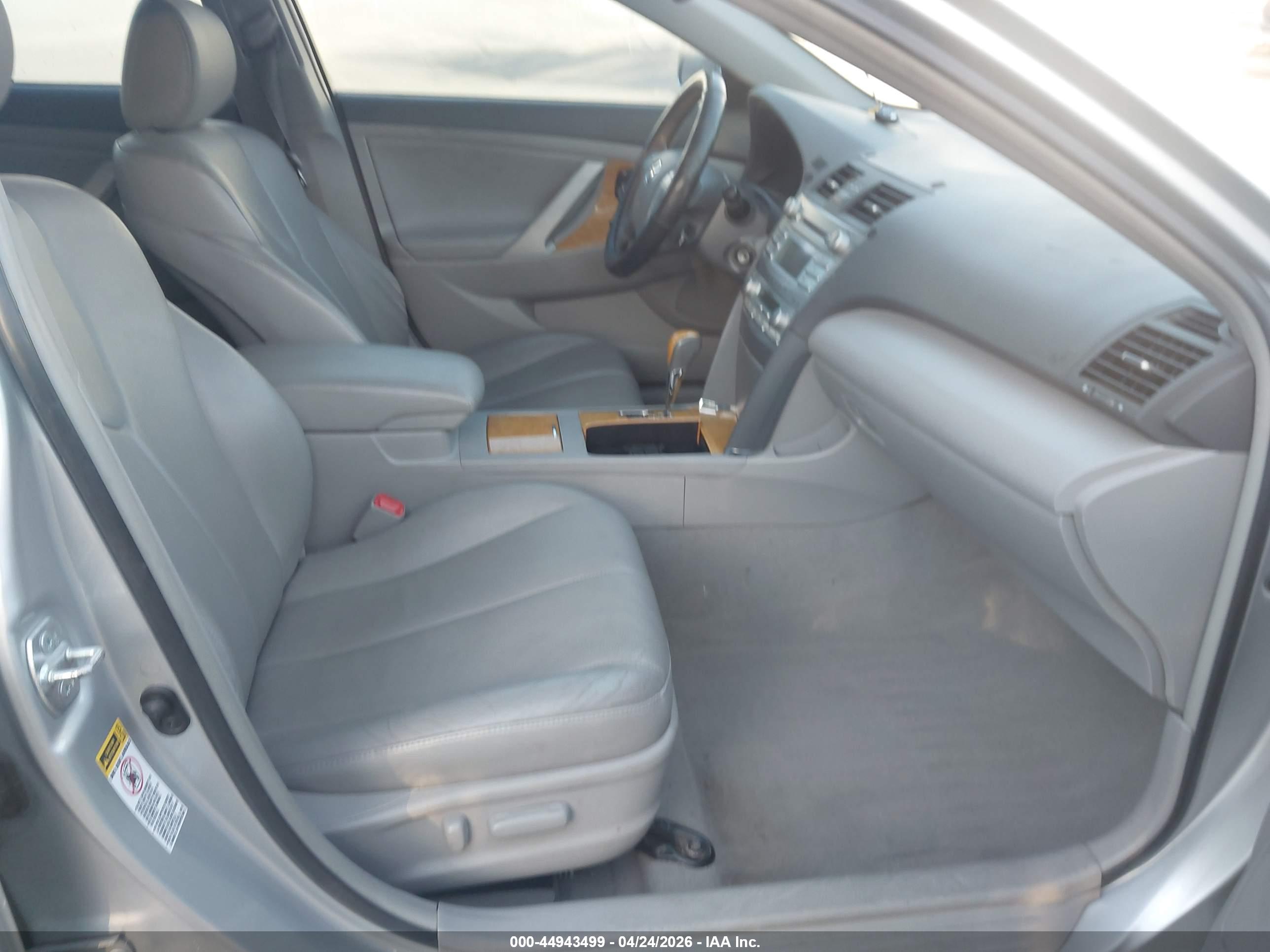 TOYOTA CAMRY image 5