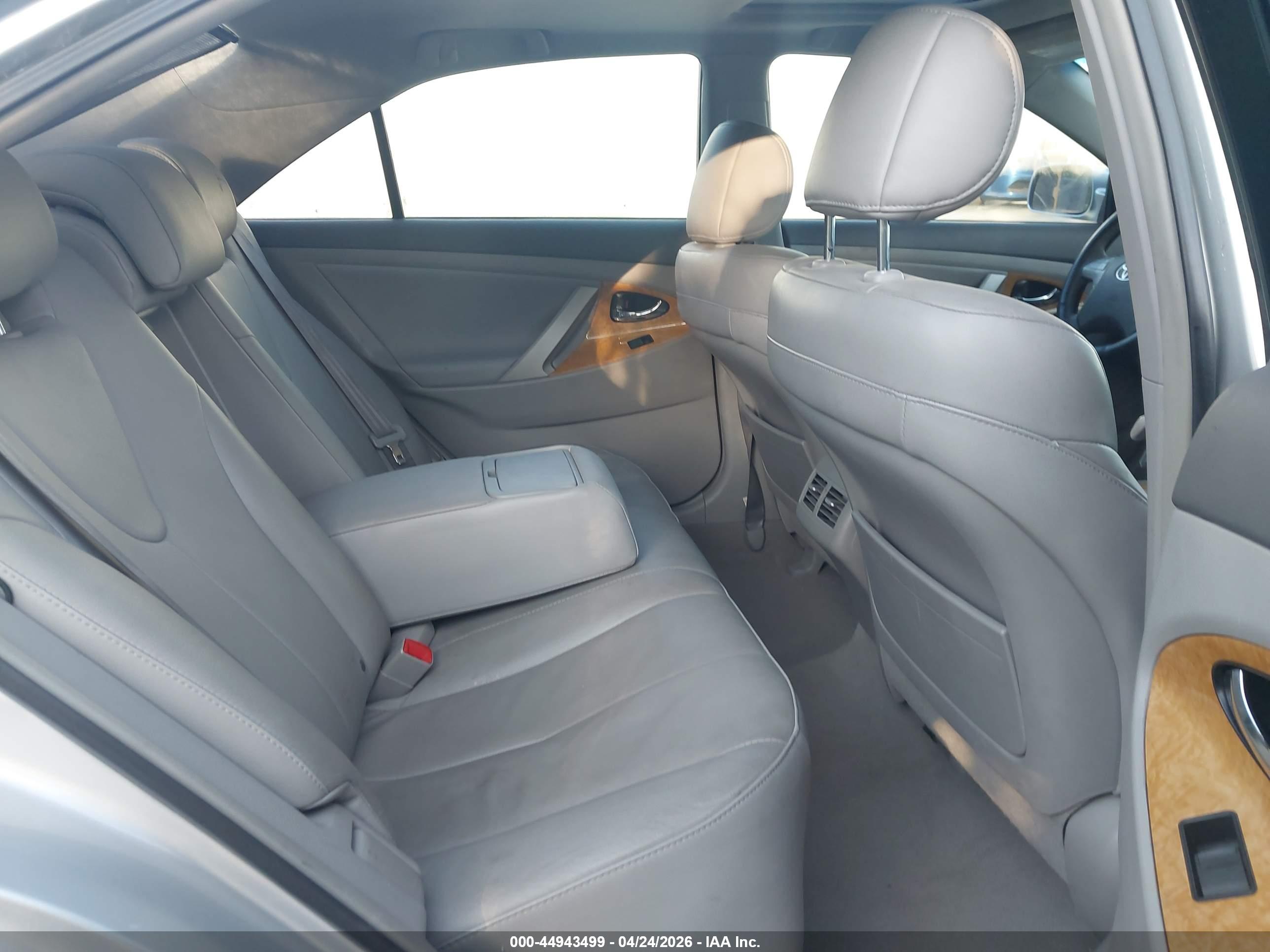 TOYOTA CAMRY image 8