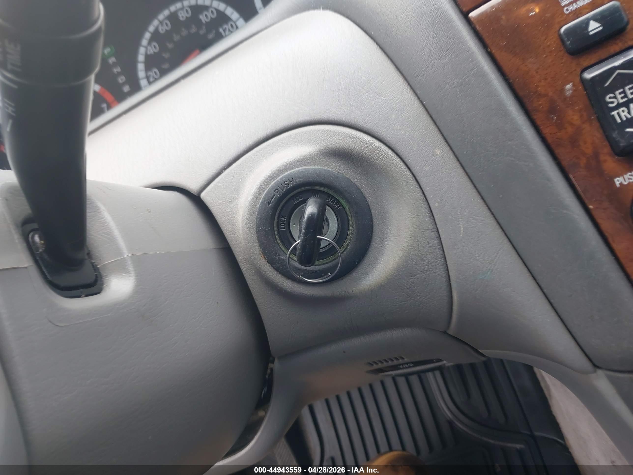 TOYOTA AVALON image 11