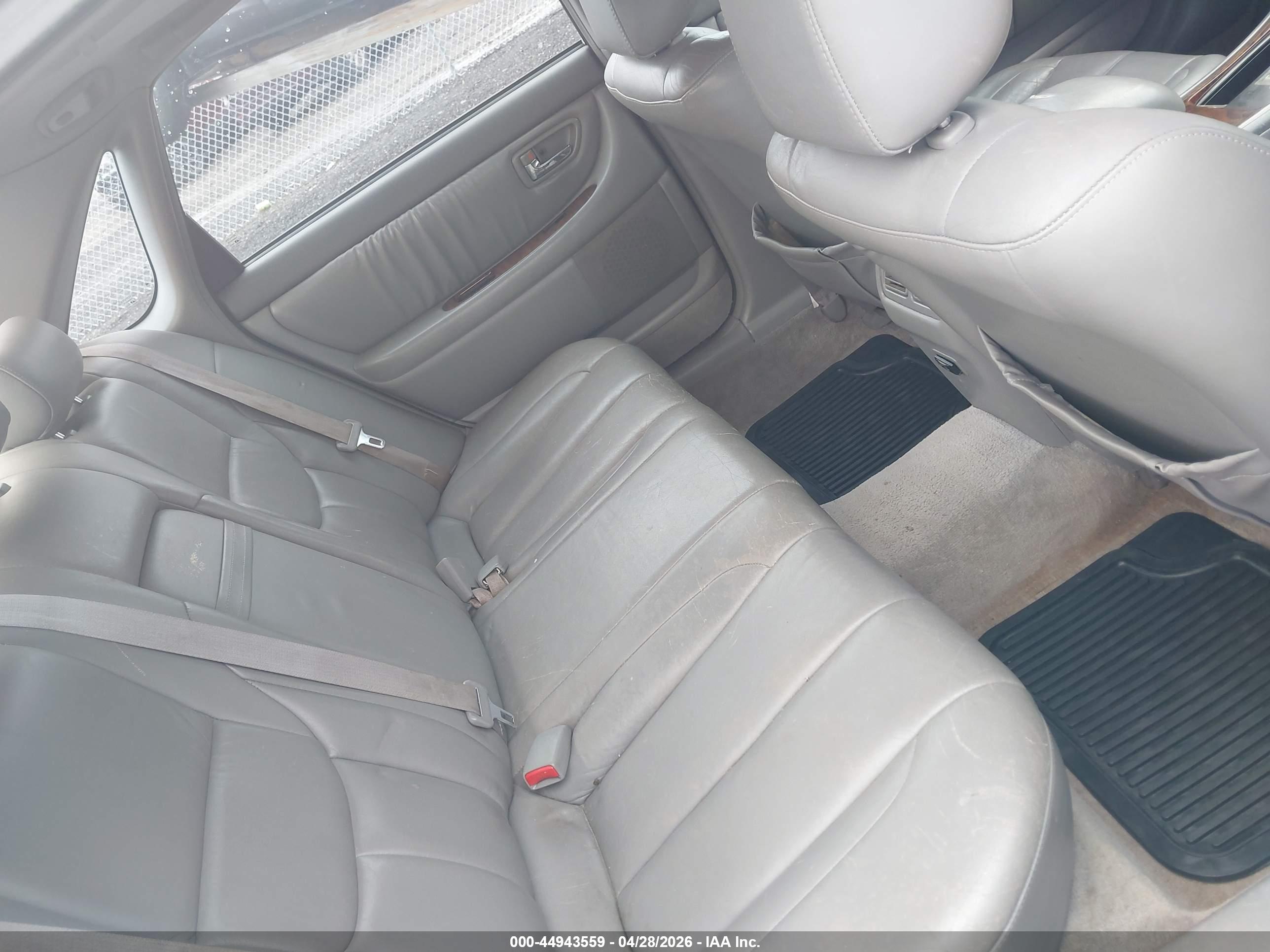 TOYOTA AVALON image 8