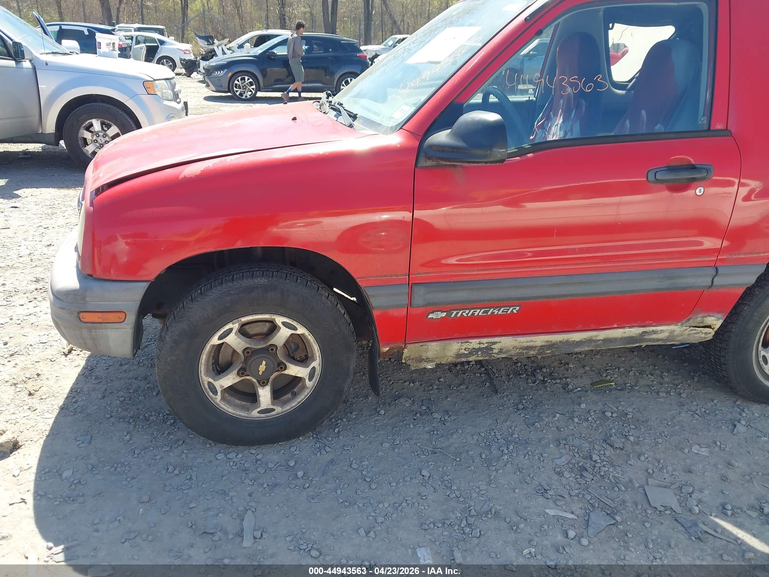 CHEVROLET TRACKER image 6