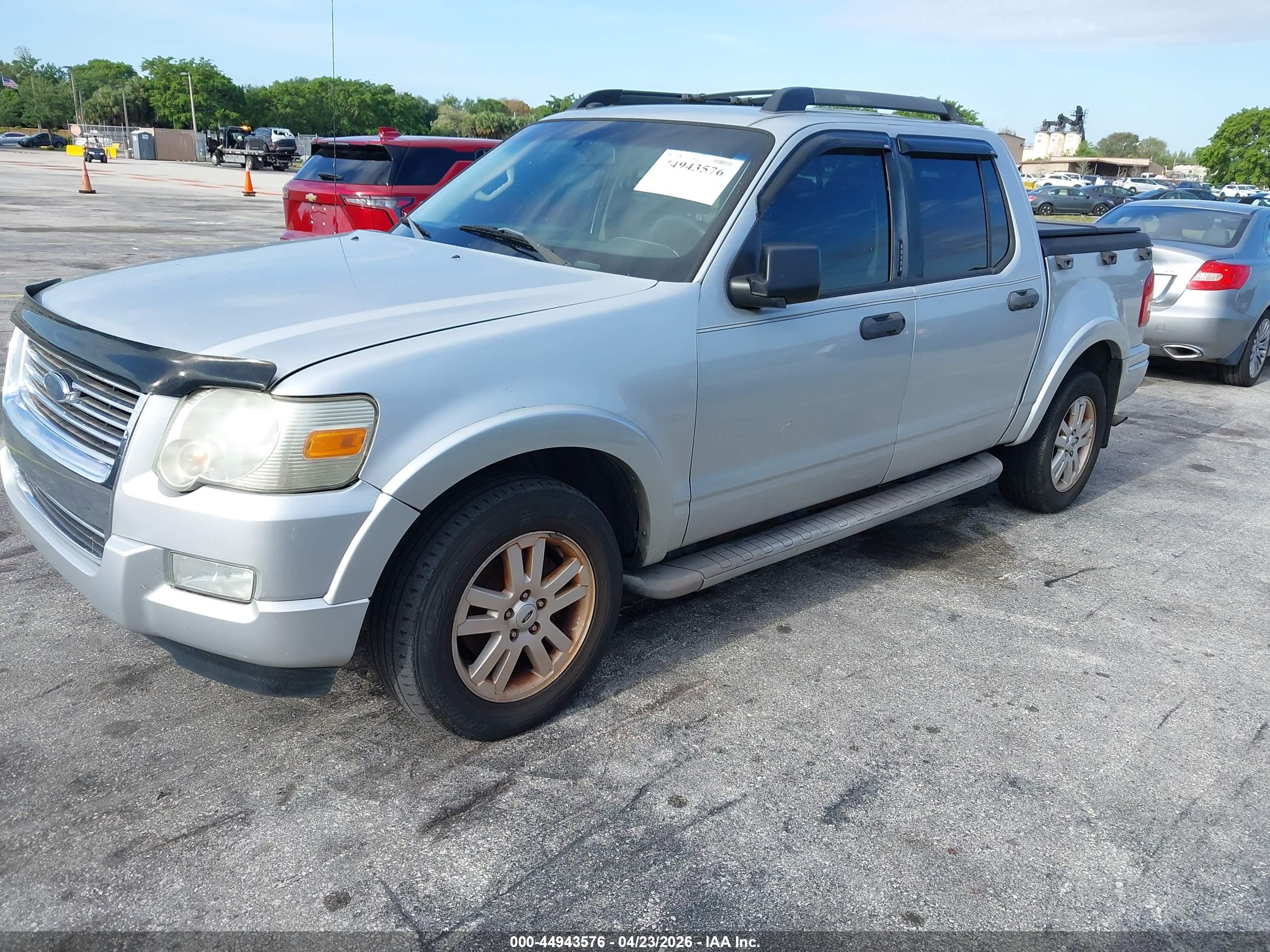 FORD EXPLORER image 2