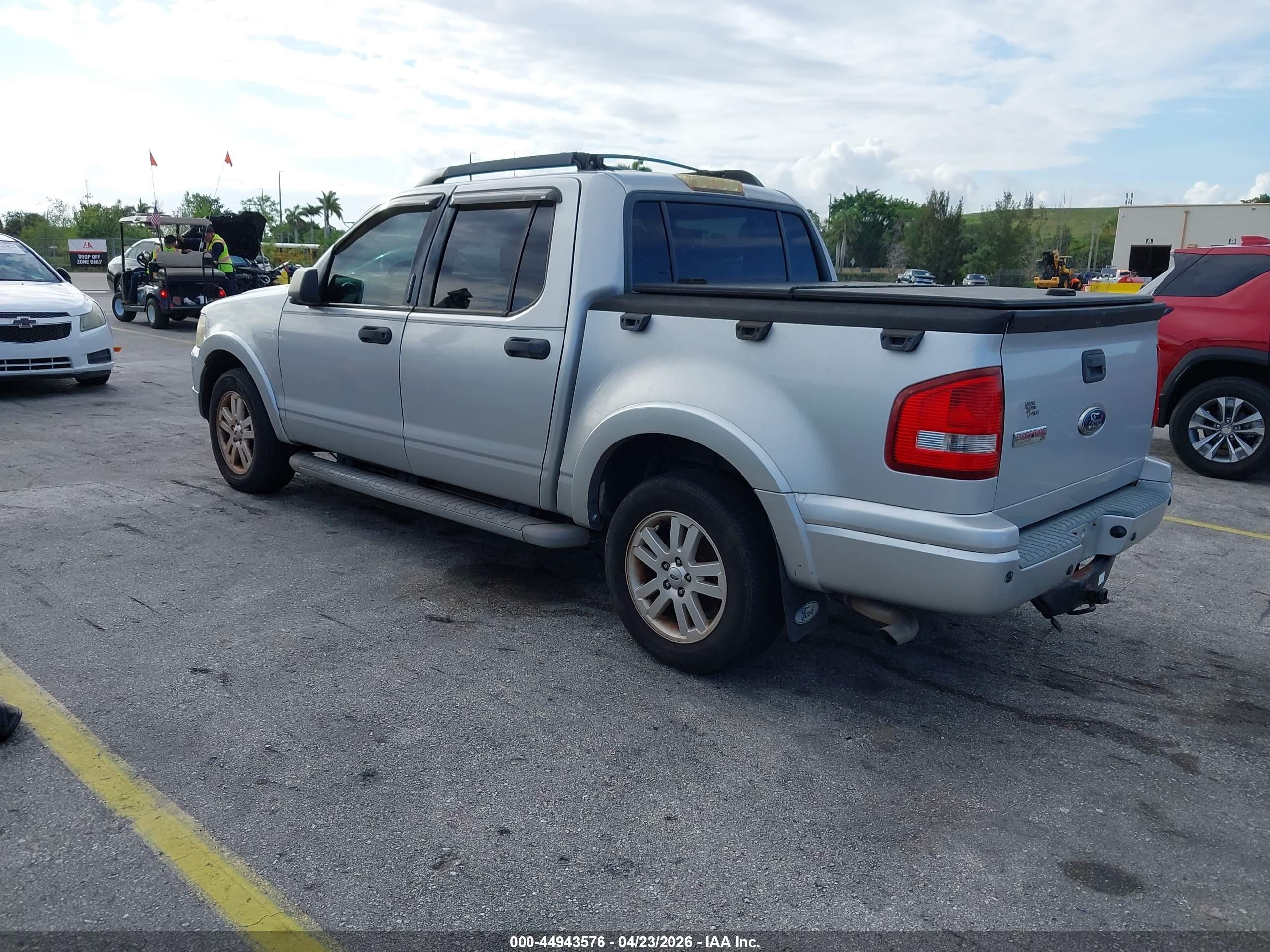 FORD EXPLORER image 3