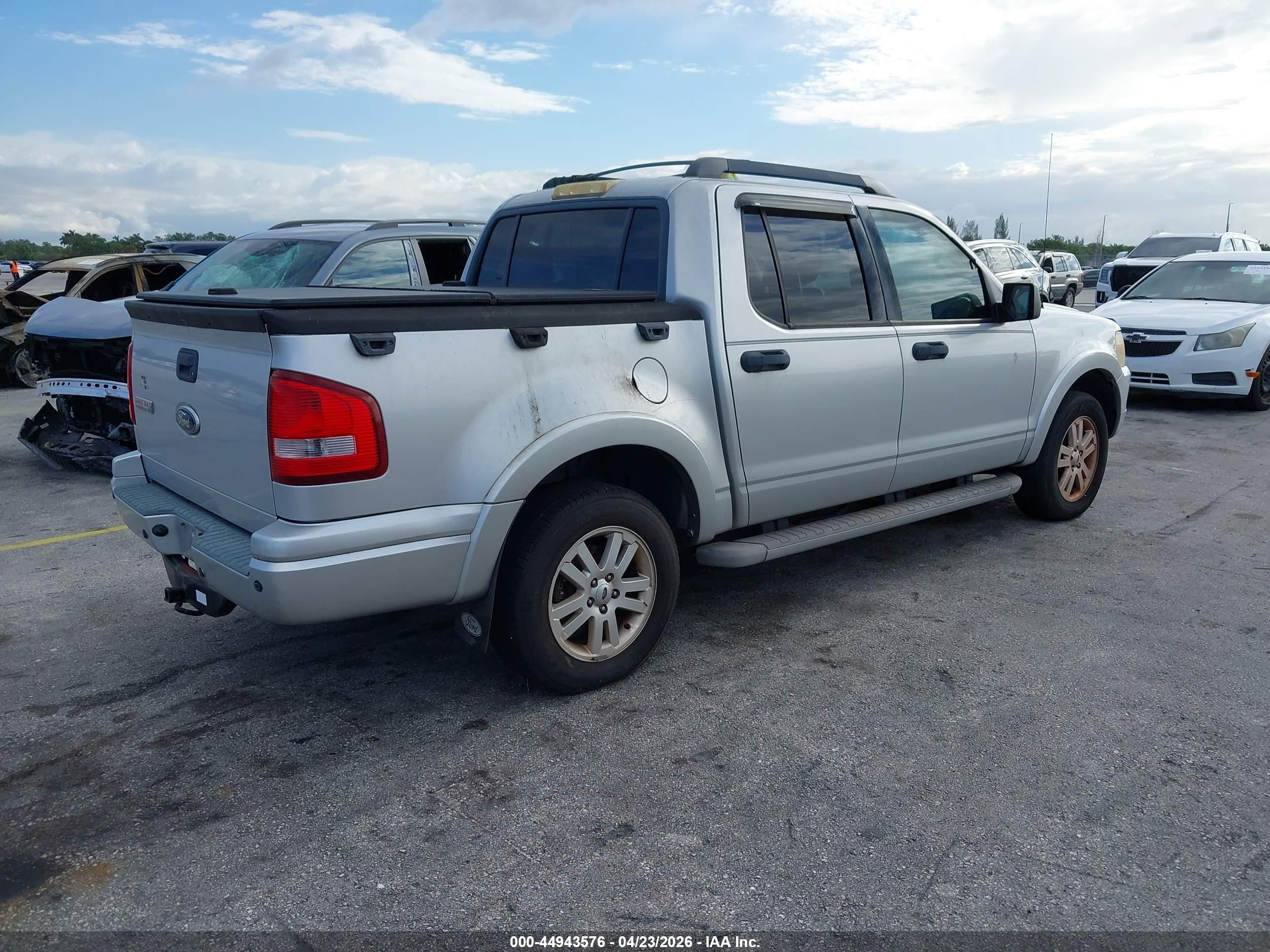 FORD EXPLORER image 4
