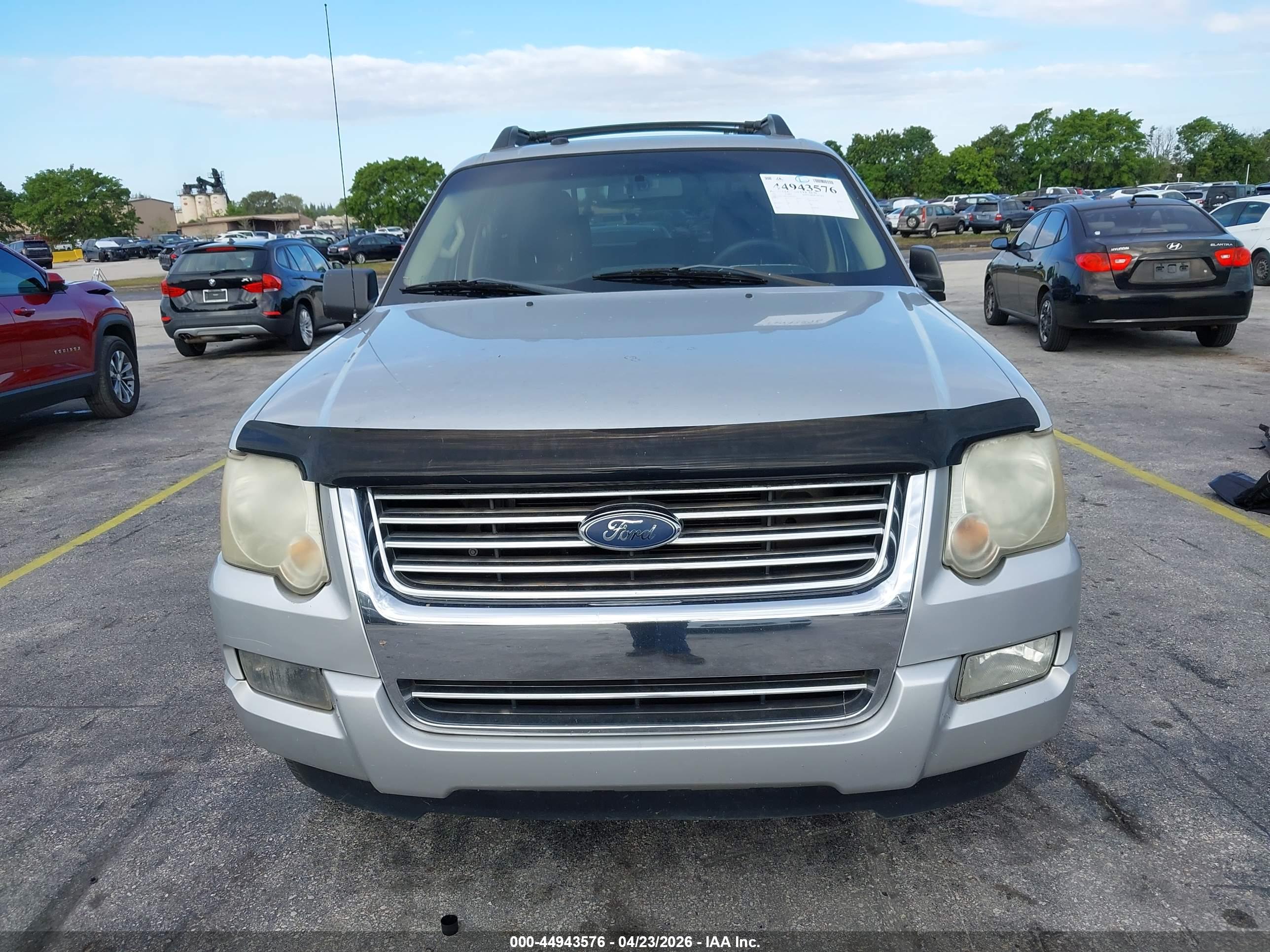 FORD EXPLORER image 6