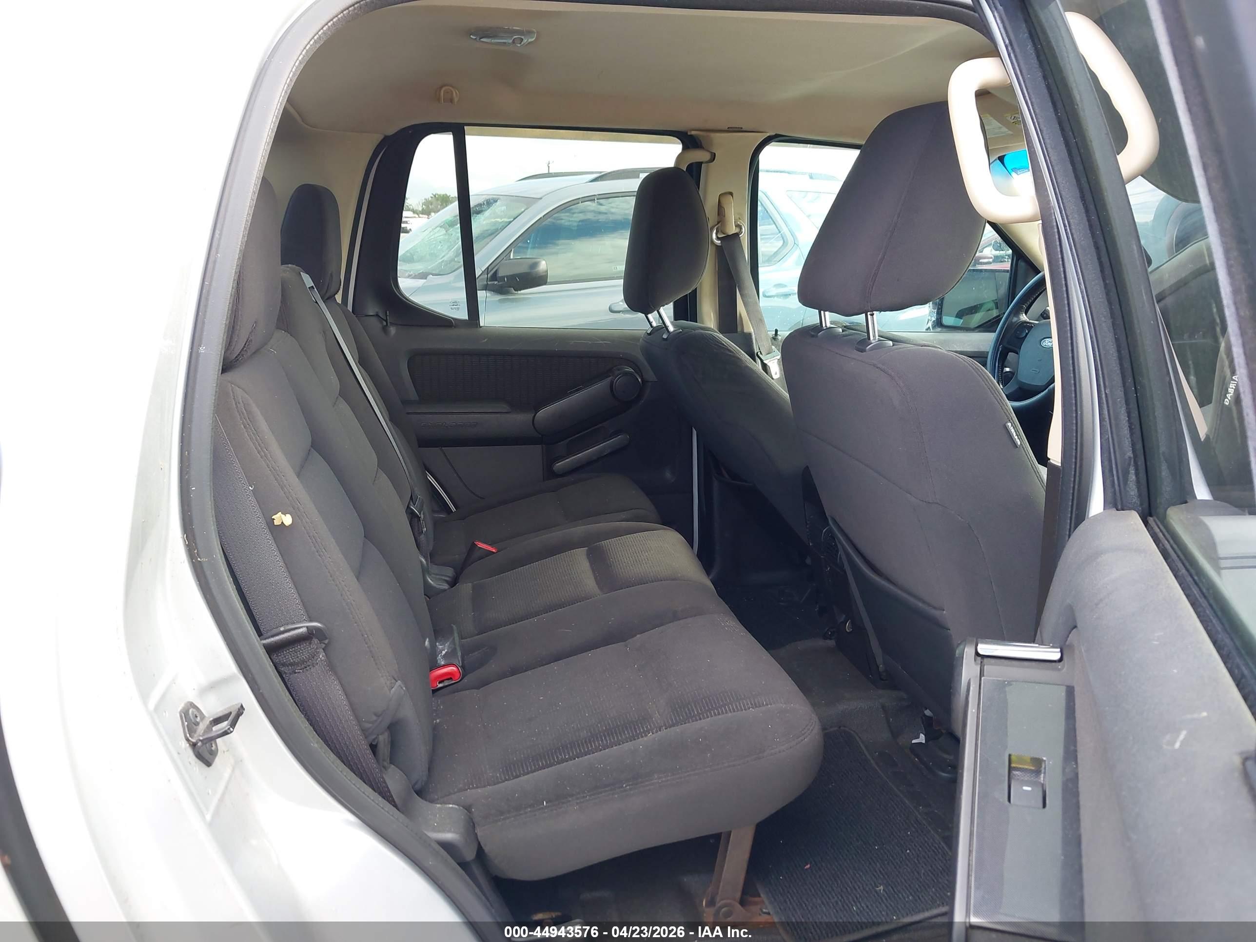 FORD EXPLORER image 8
