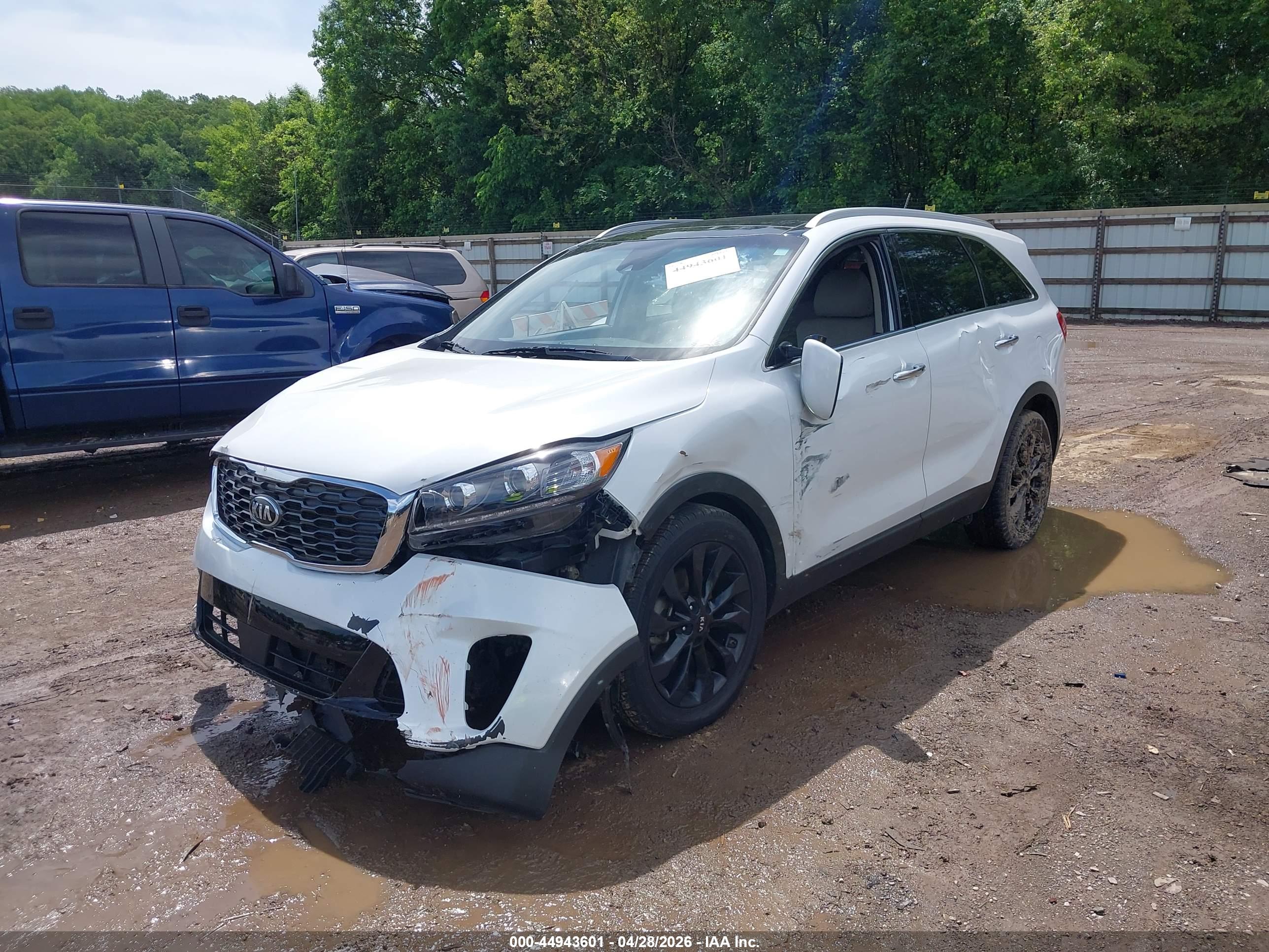 KIA SORENTO image 2
