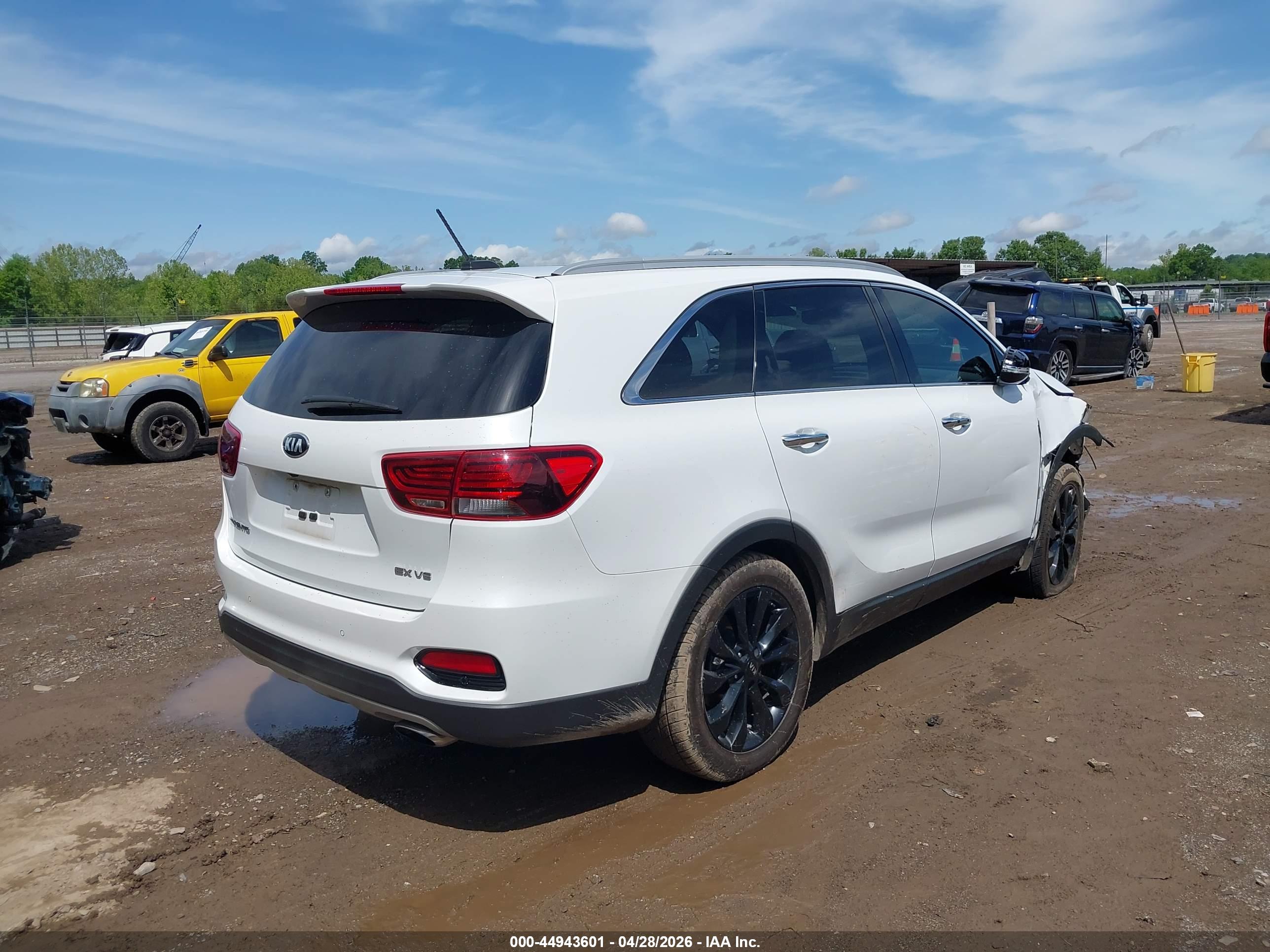 KIA SORENTO image 4