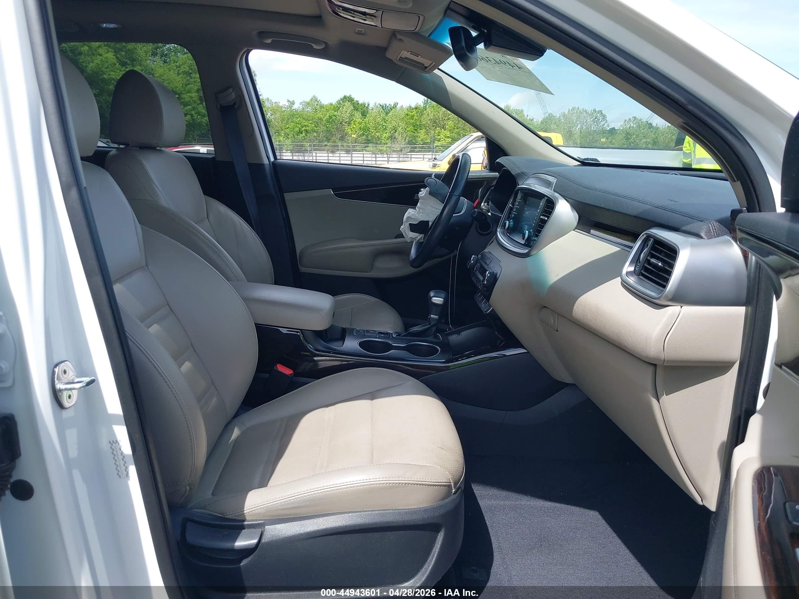 KIA SORENTO image 5