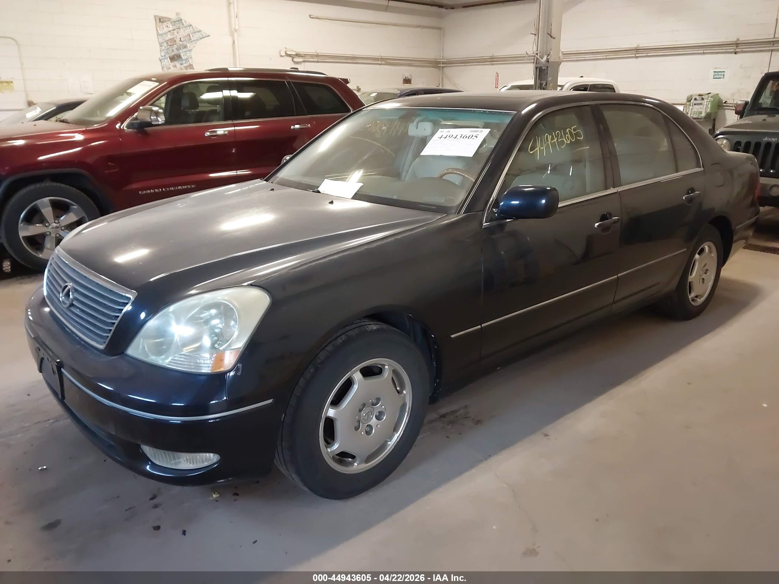 LEXUS LS image 2