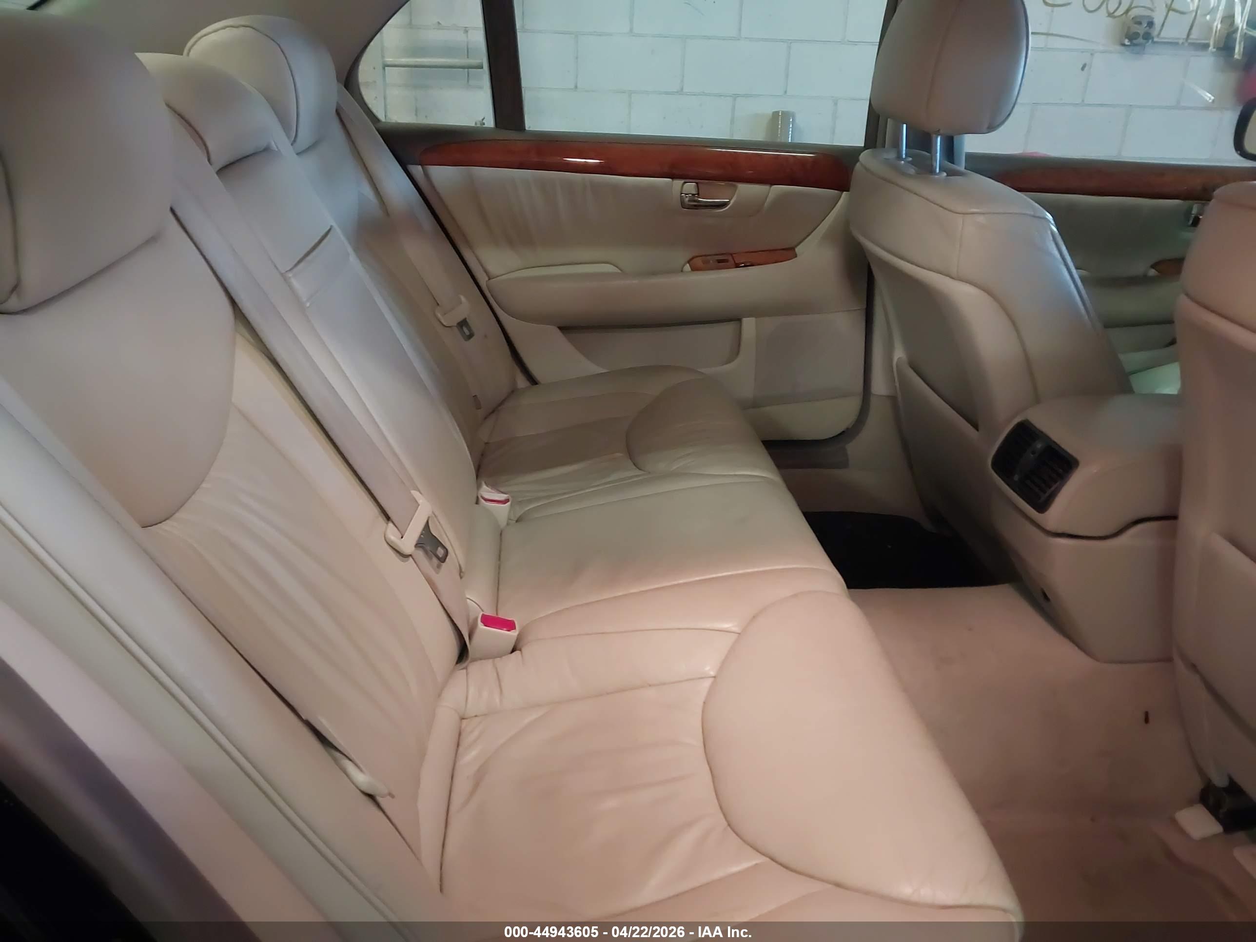 LEXUS LS image 8