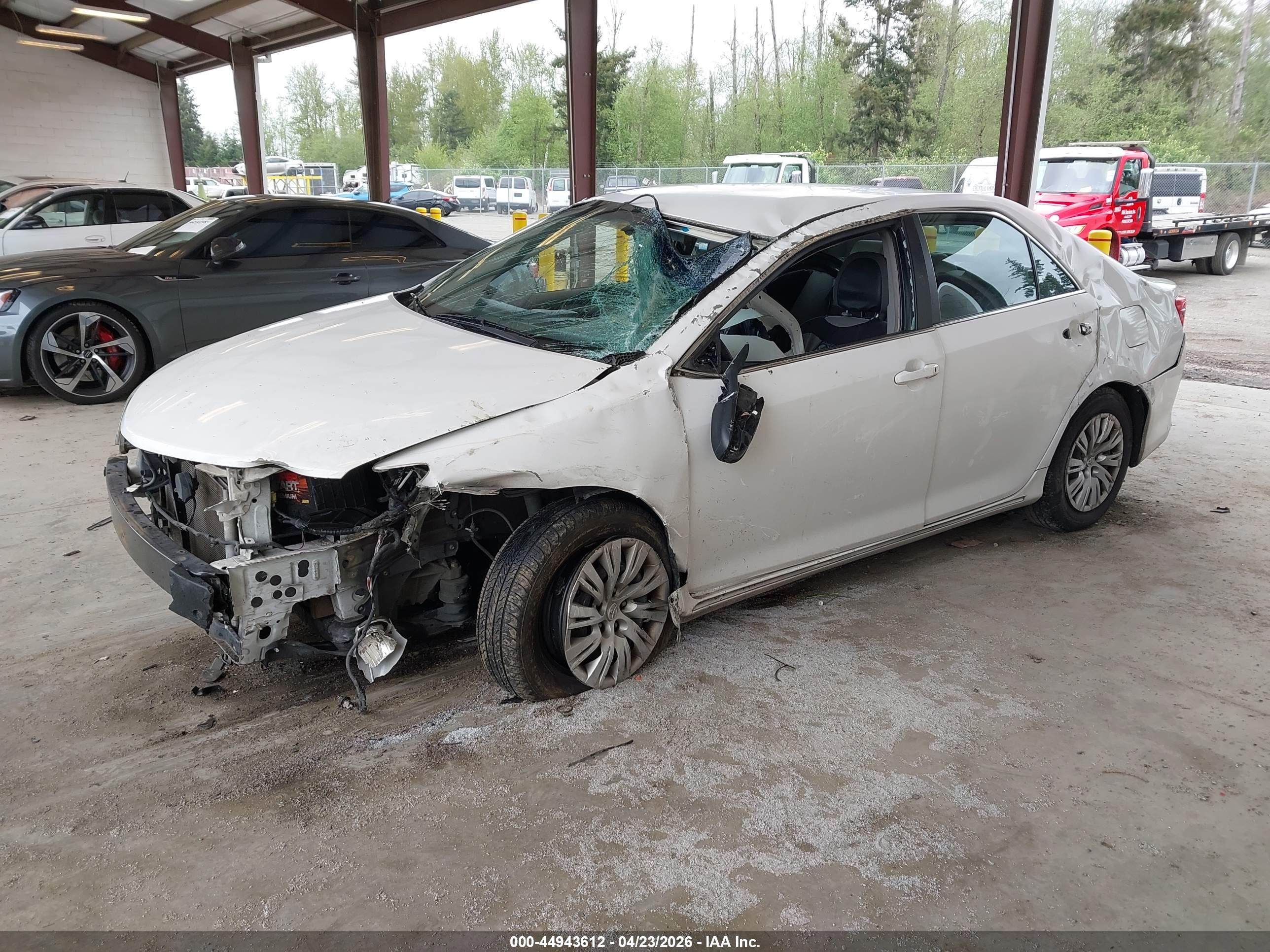 TOYOTA CAMRY image 2