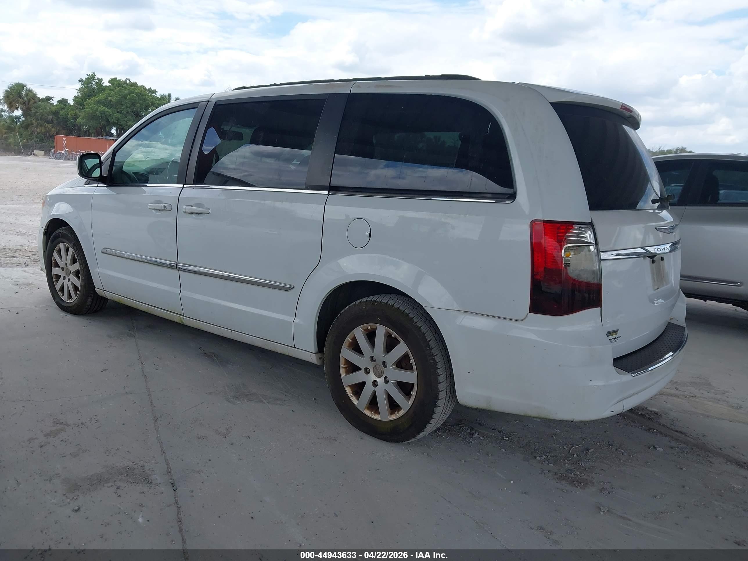 CHRYSLER TOWN image 3