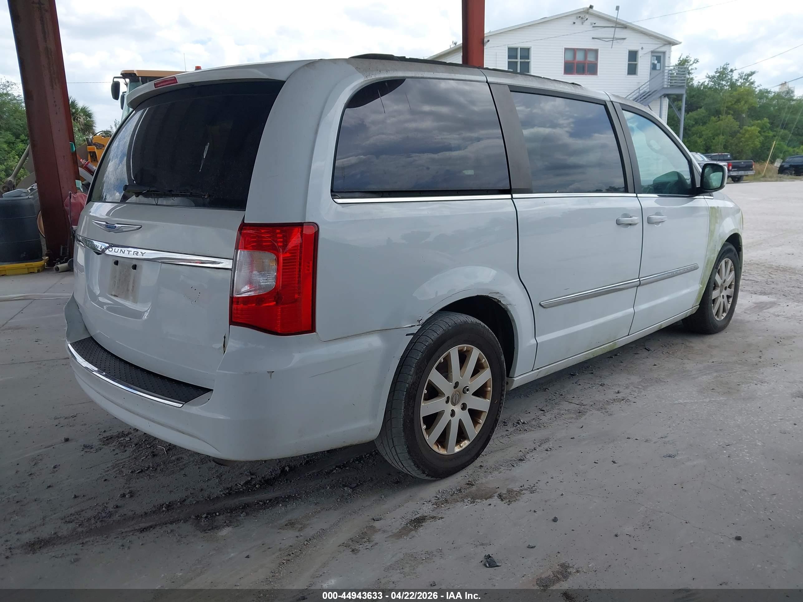 CHRYSLER TOWN image 4