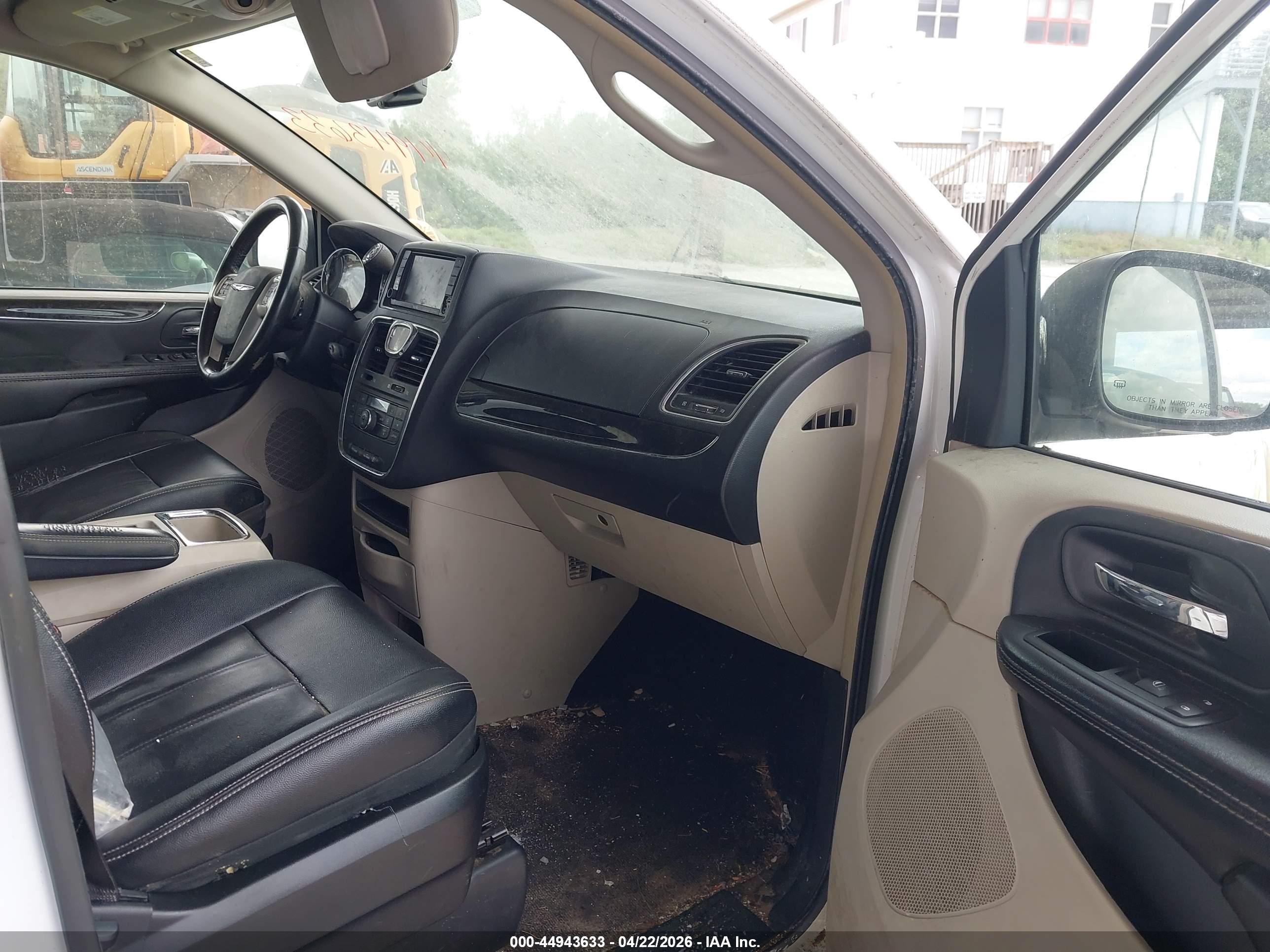 CHRYSLER TOWN image 5