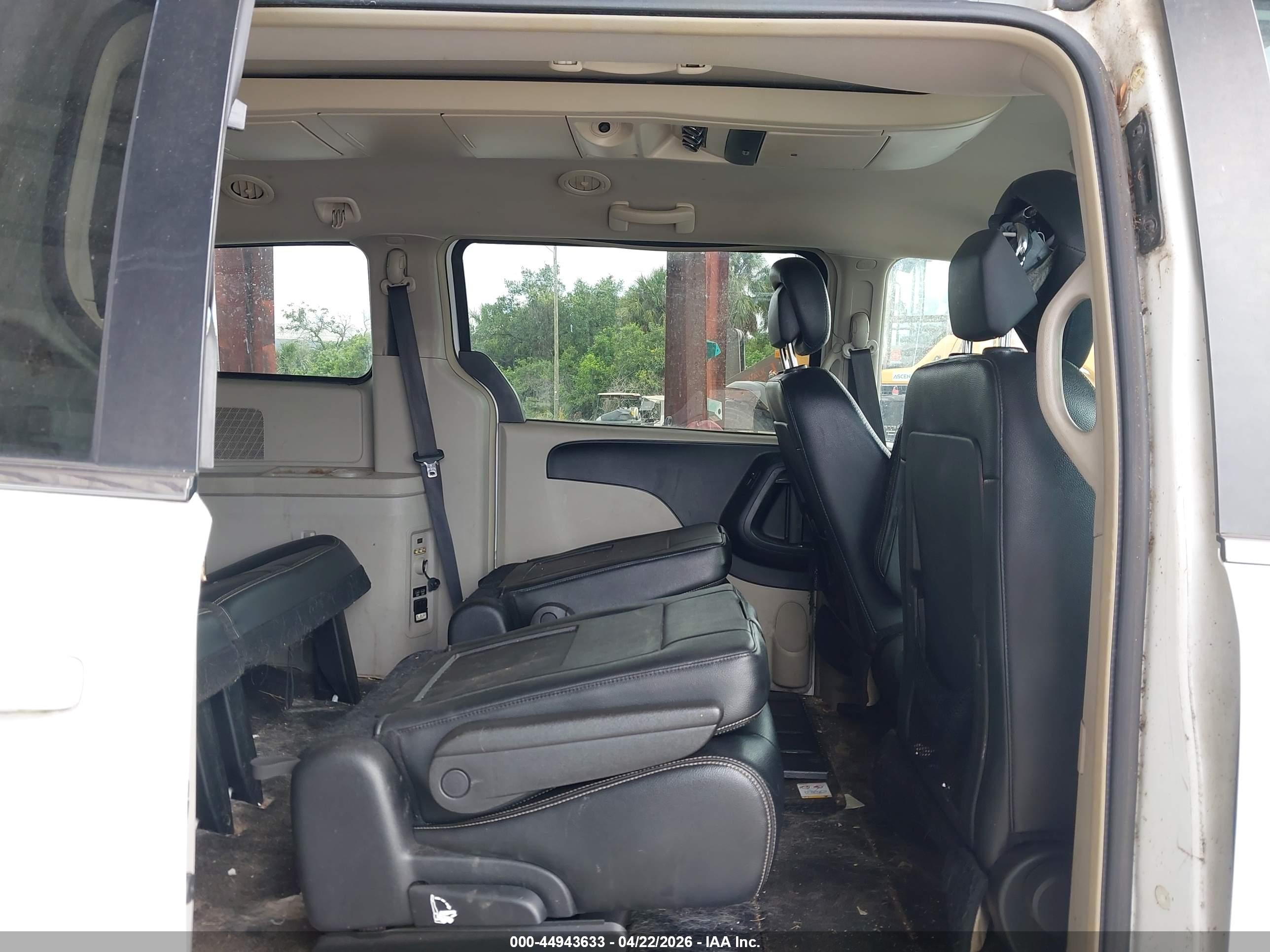 CHRYSLER TOWN image 8