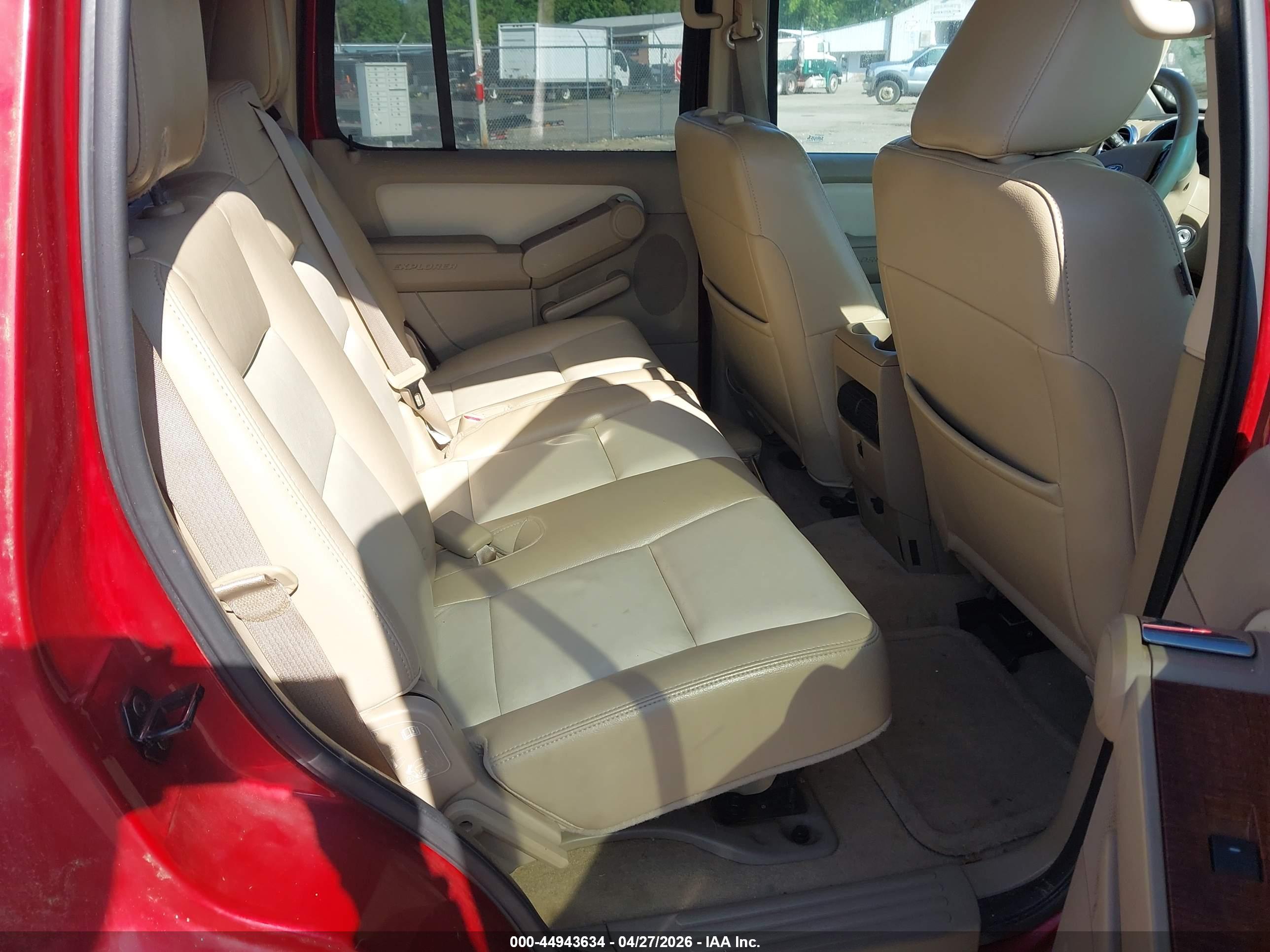FORD EXPLORER image 8