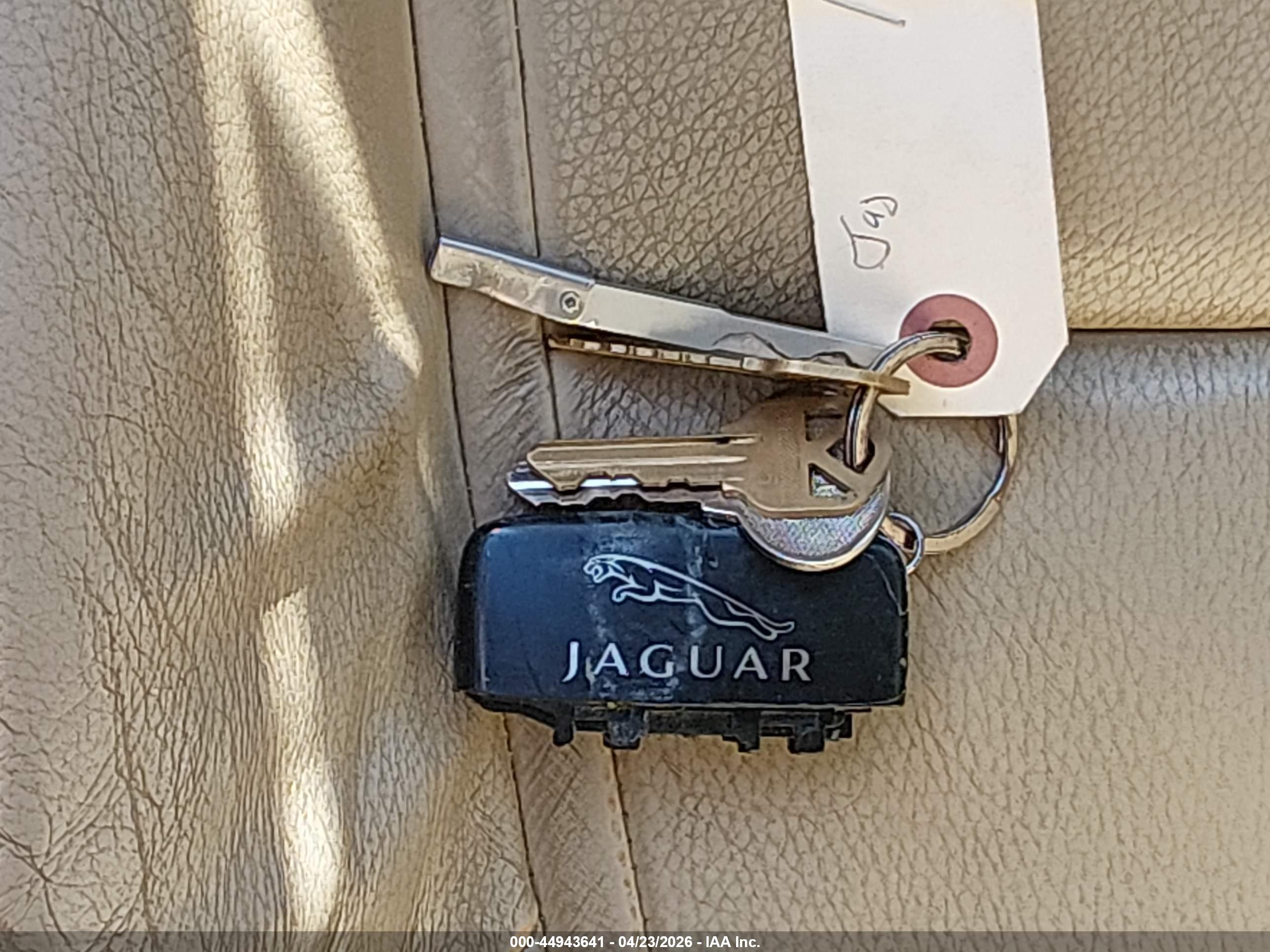 JAGUAR XF image 11