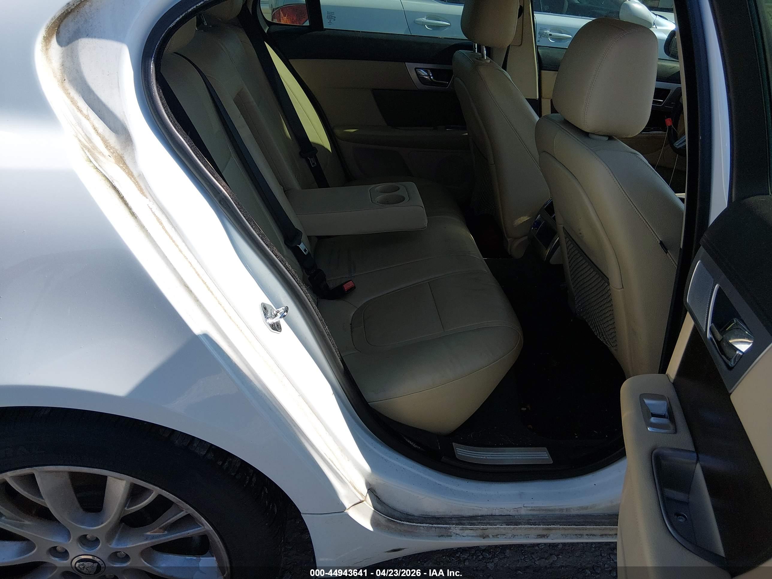JAGUAR XF image 8
