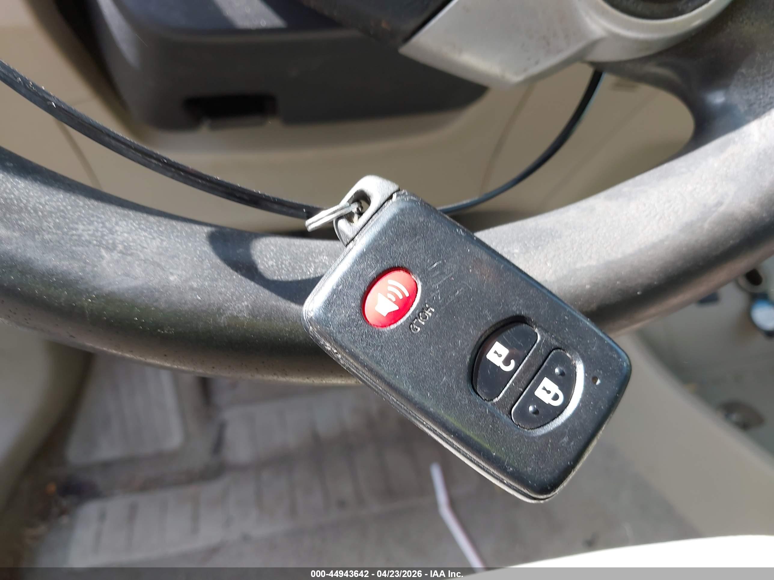 TOYOTA PRIUS image 11