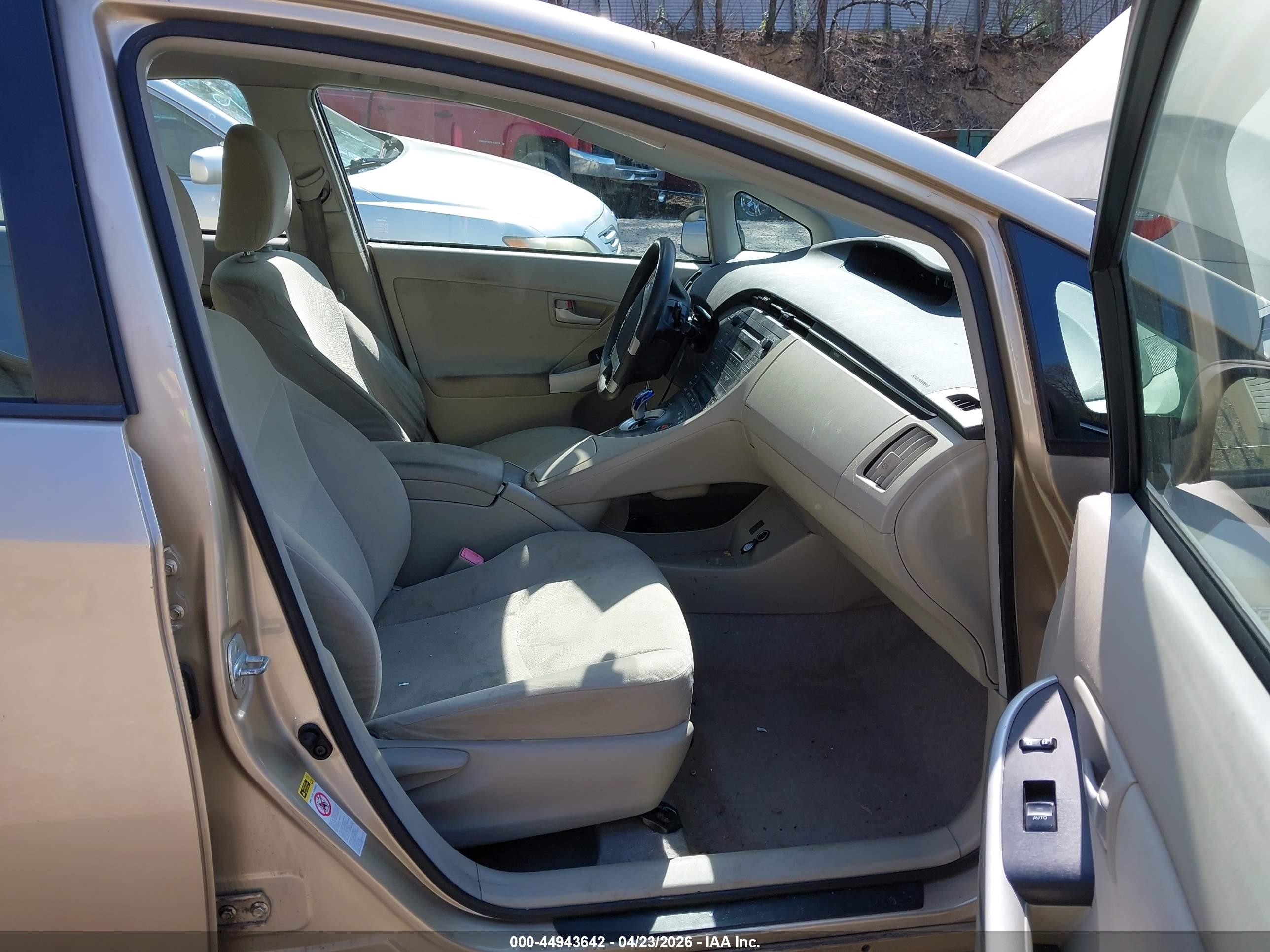TOYOTA PRIUS image 5