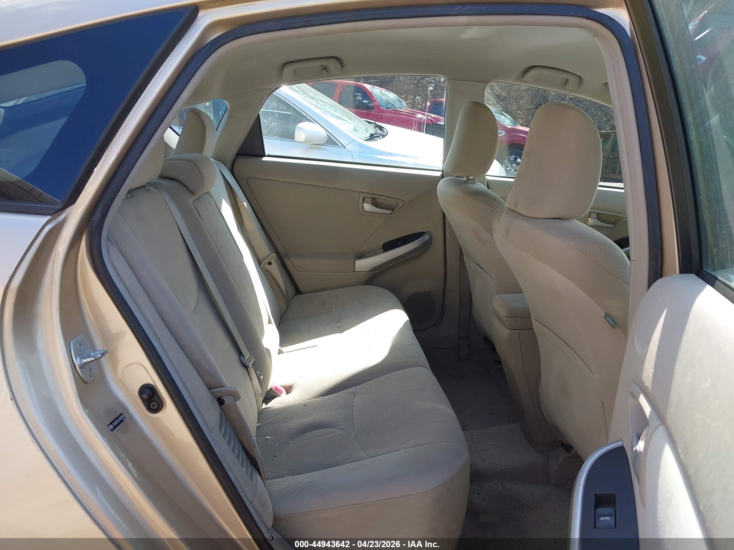 TOYOTA PRIUS image 8