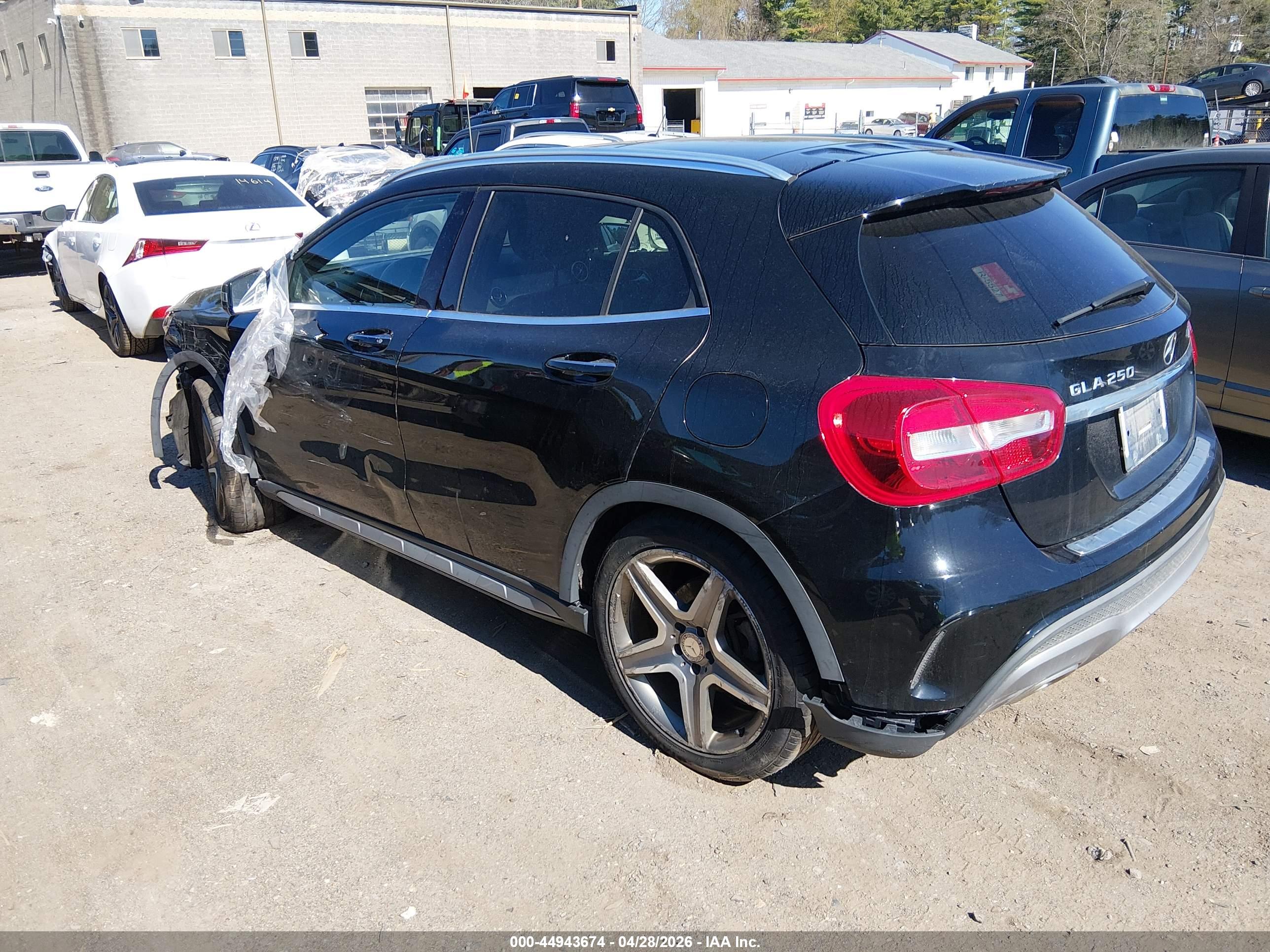 MERCEDES-BENZ GLA image 3