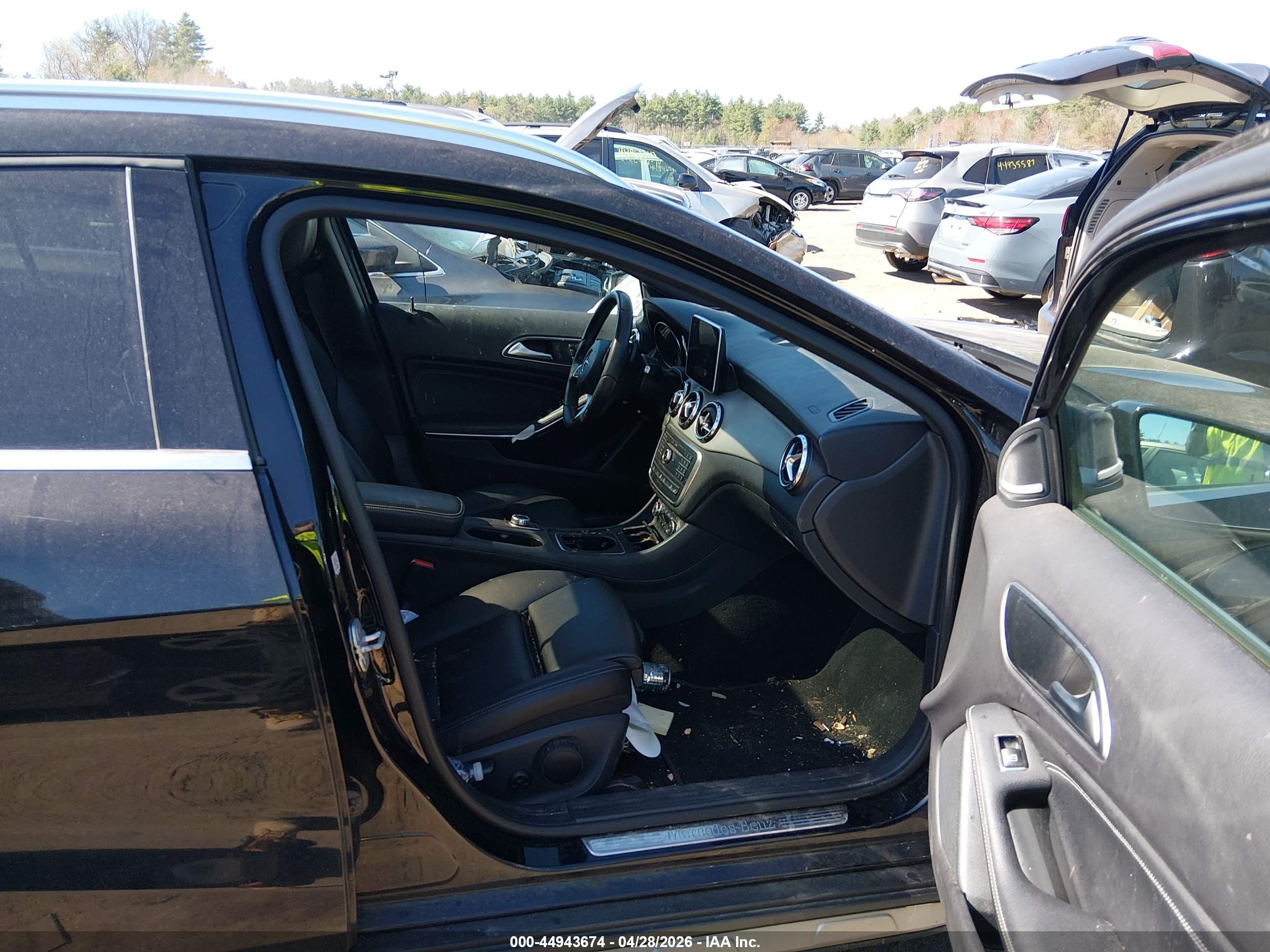 MERCEDES-BENZ GLA image 5